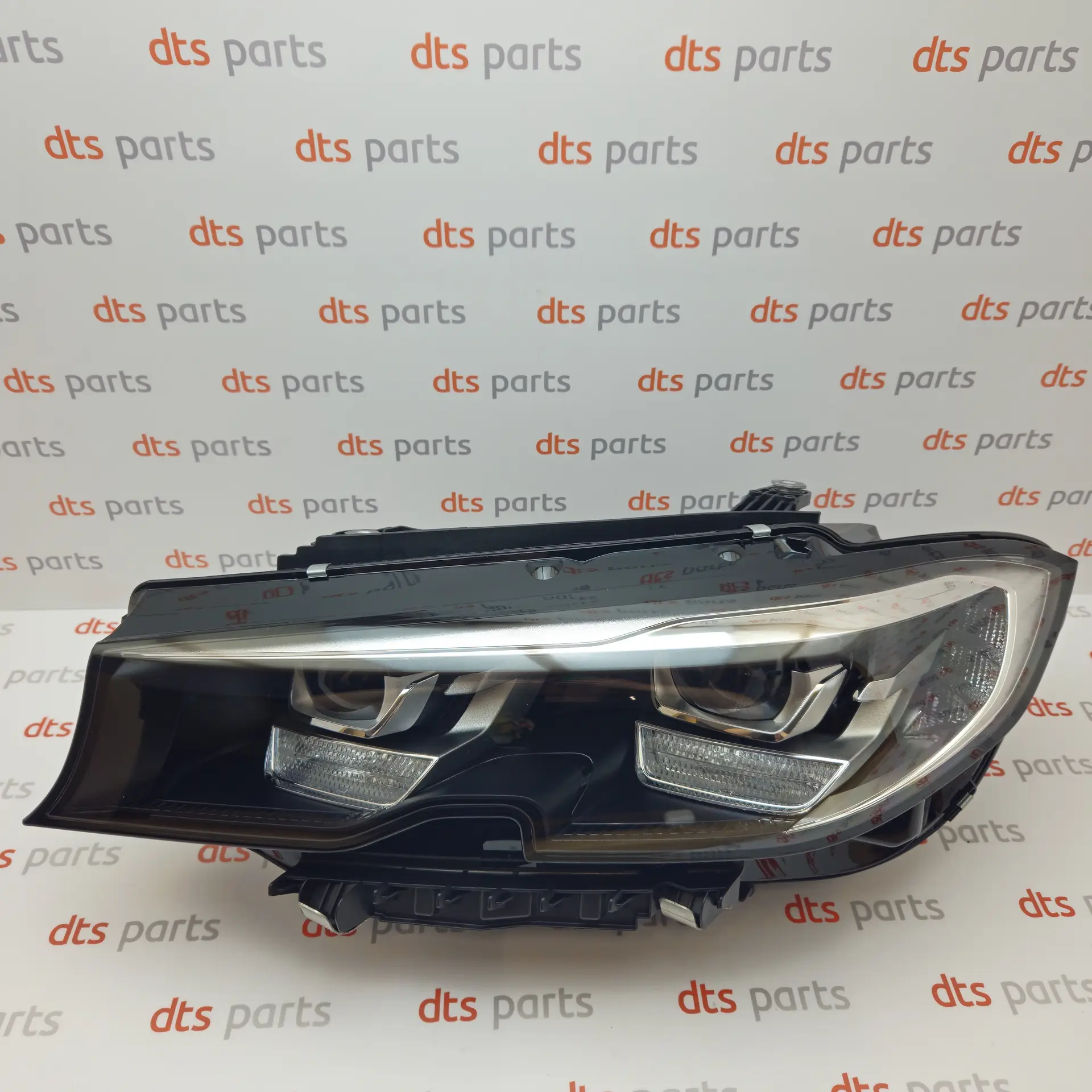 OEM BMW 63118496149 – Front left LED headlight