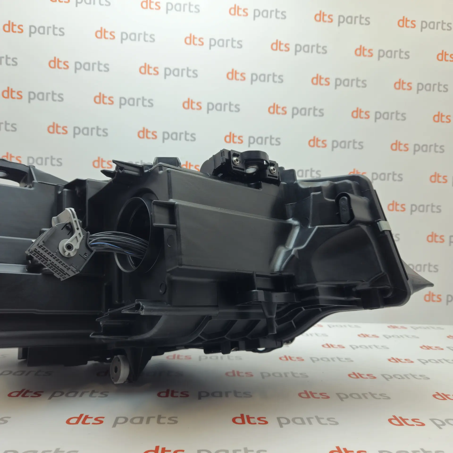 OEM BMW 63118496149 – Front left LED headlight