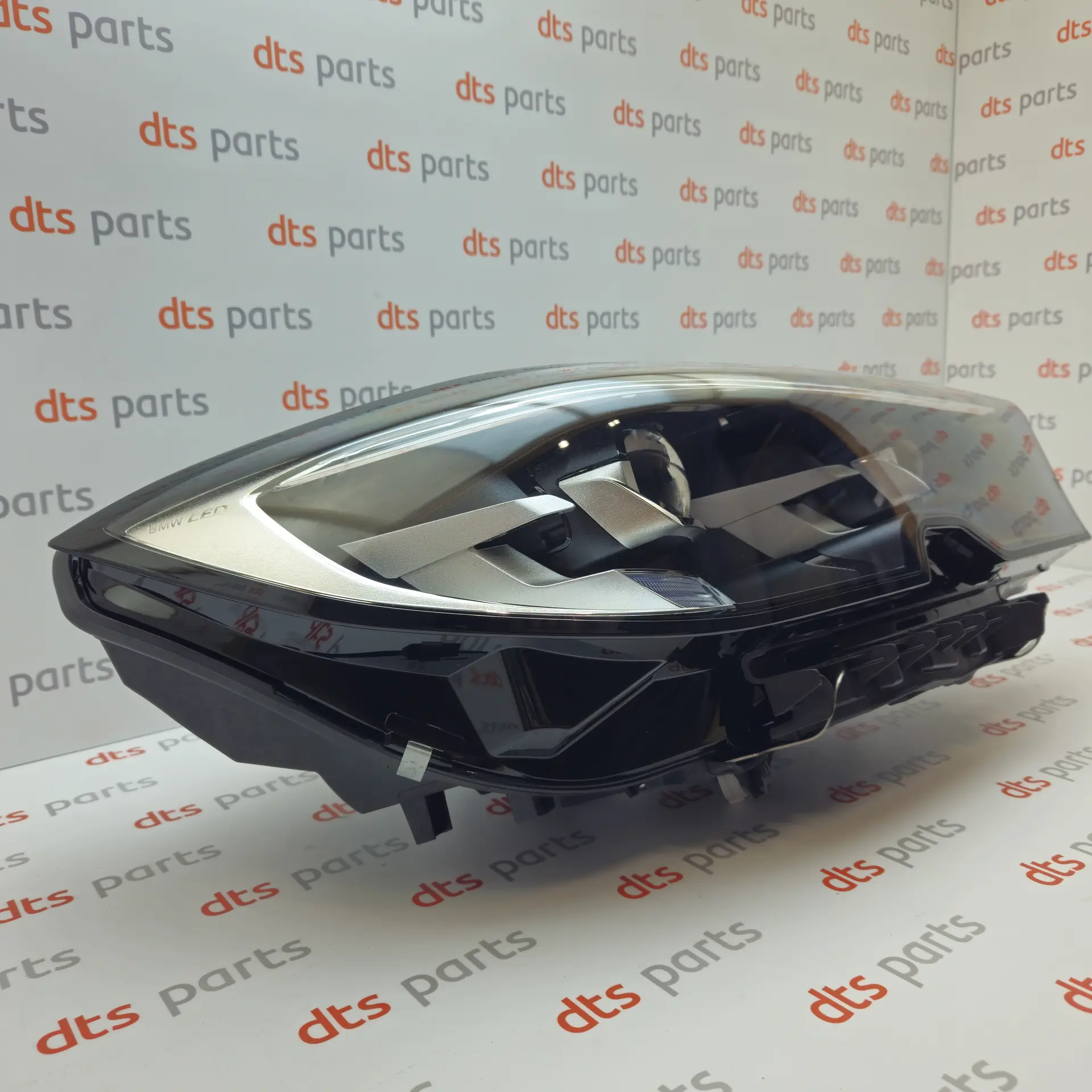 OEM BMW 63118496150 – Front right LED headlight