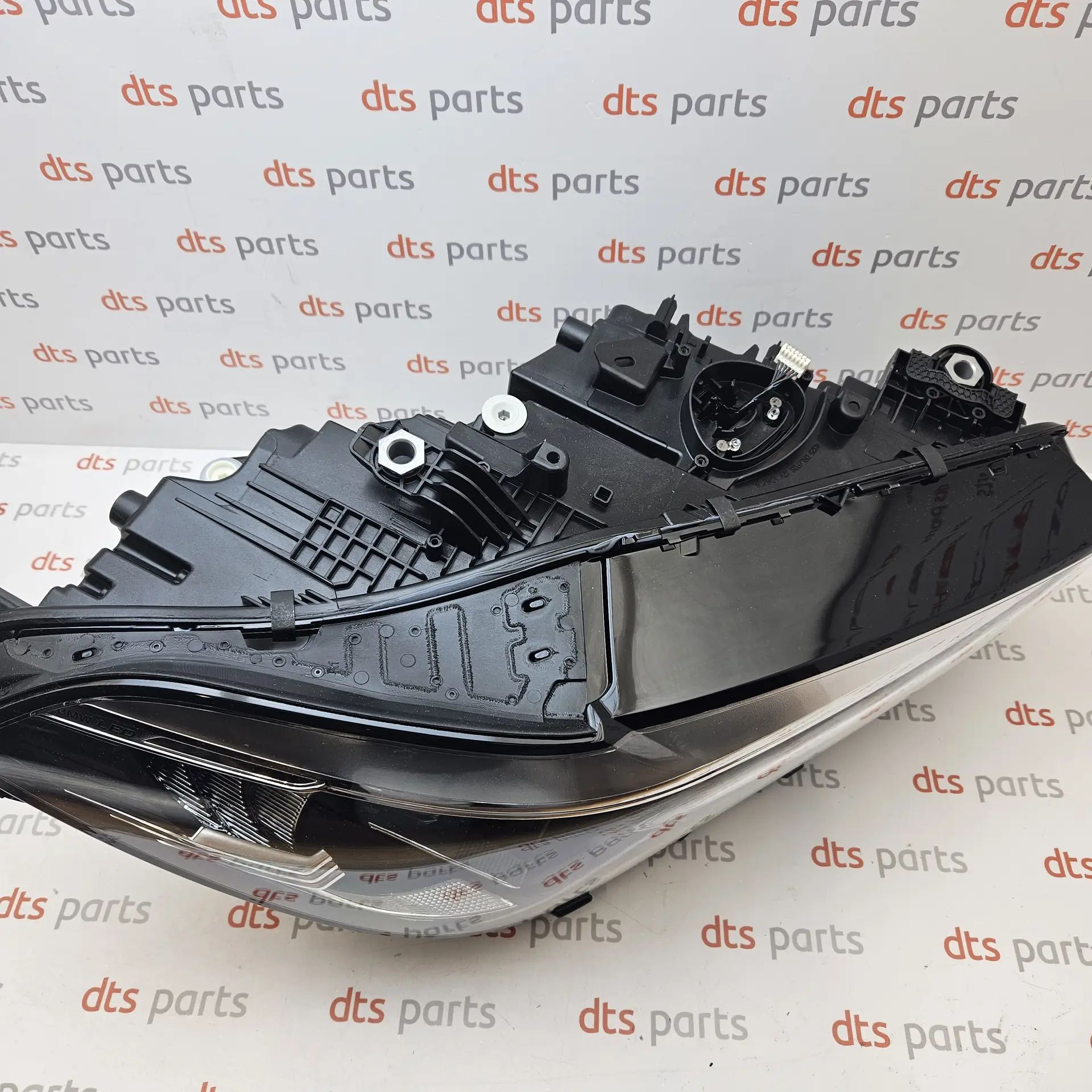 OEM BMW 63119850418 – Front right headlight