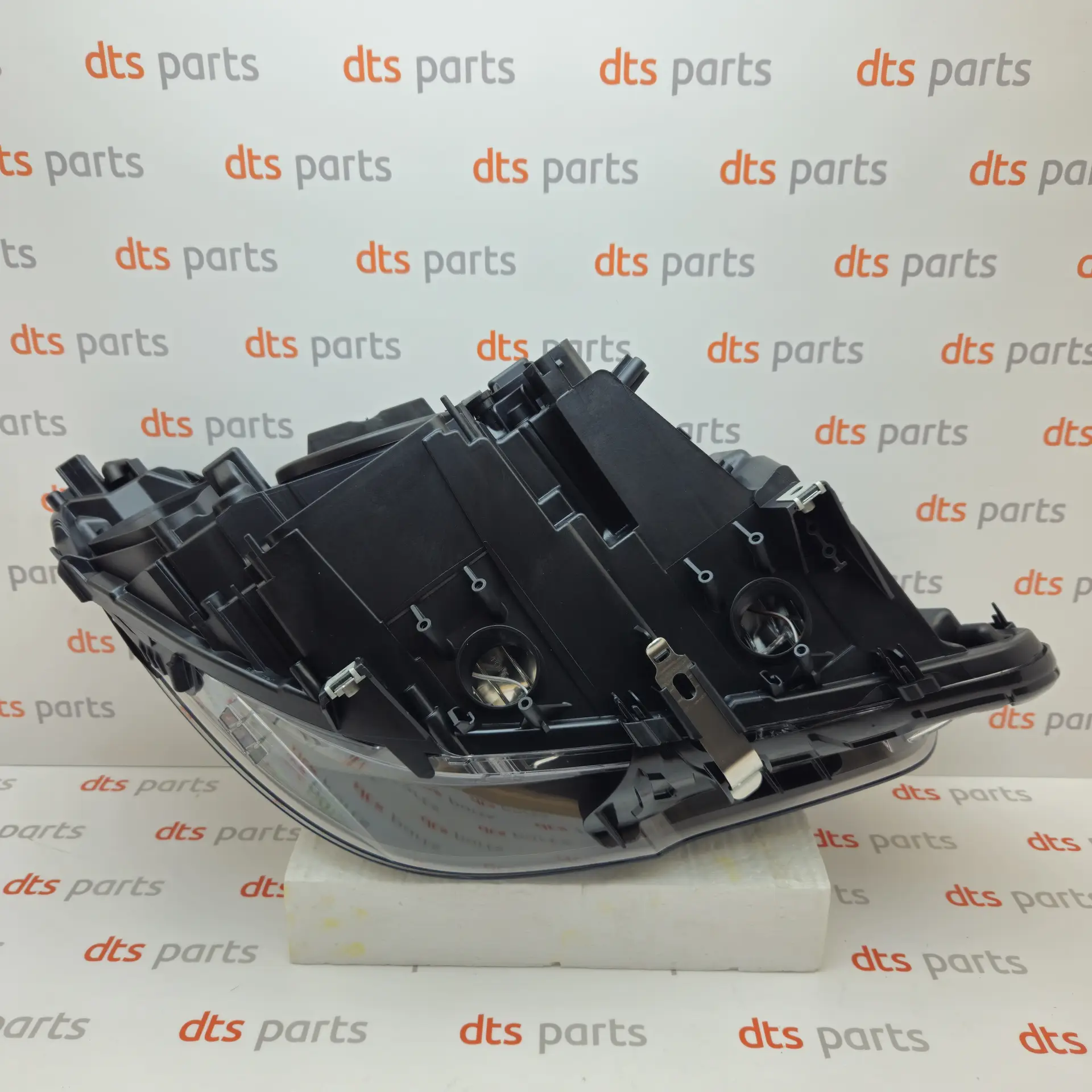 OEM BMW 63127262719 – Front left Bi-xenon headlight