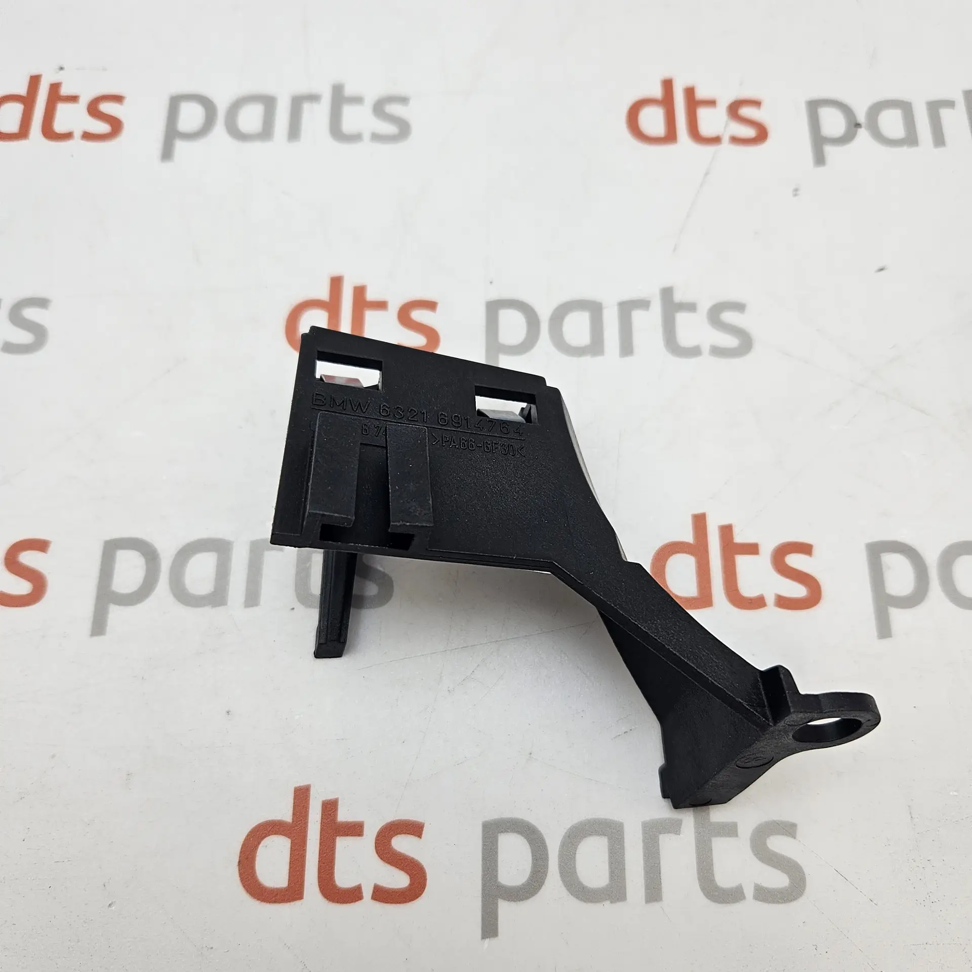 OEM BMW 63136914764 – Right Turn Signal Light Assembly Bracket