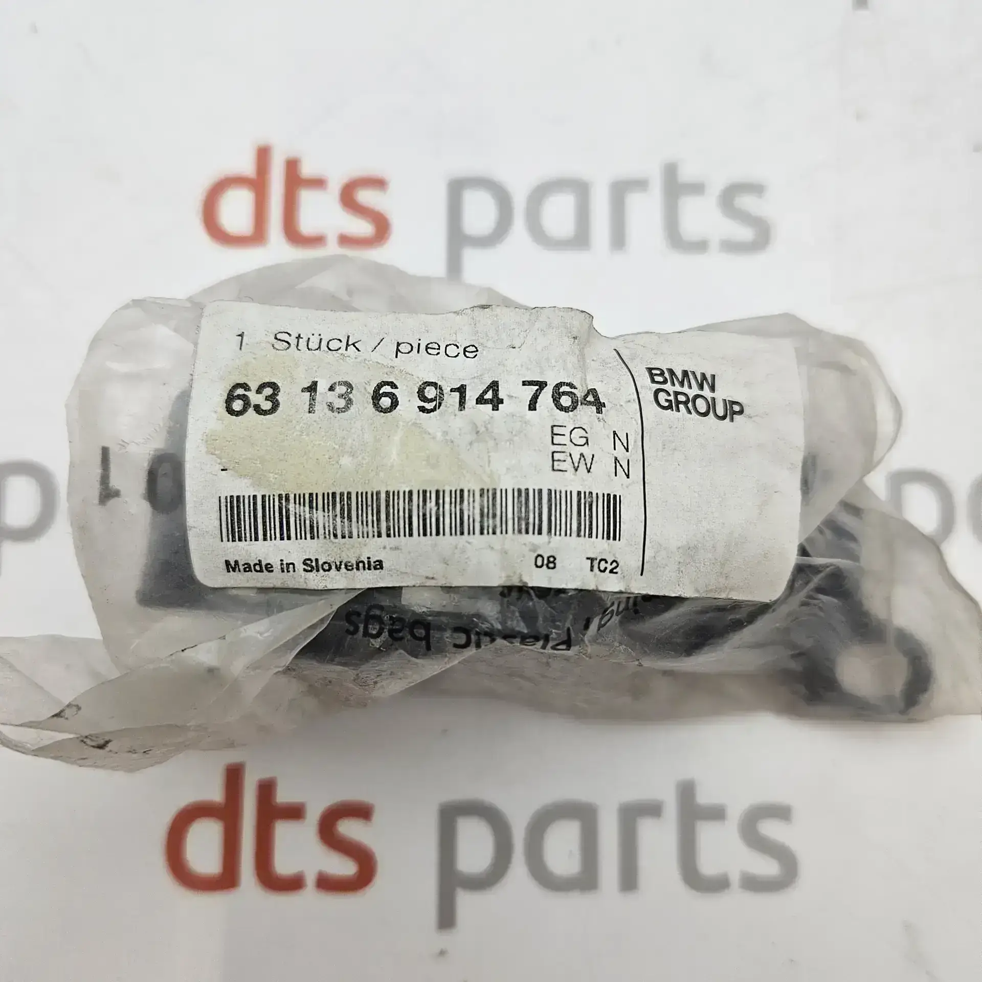 OEM BMW 63136914764 – Right Turn Signal Light Assembly Bracket