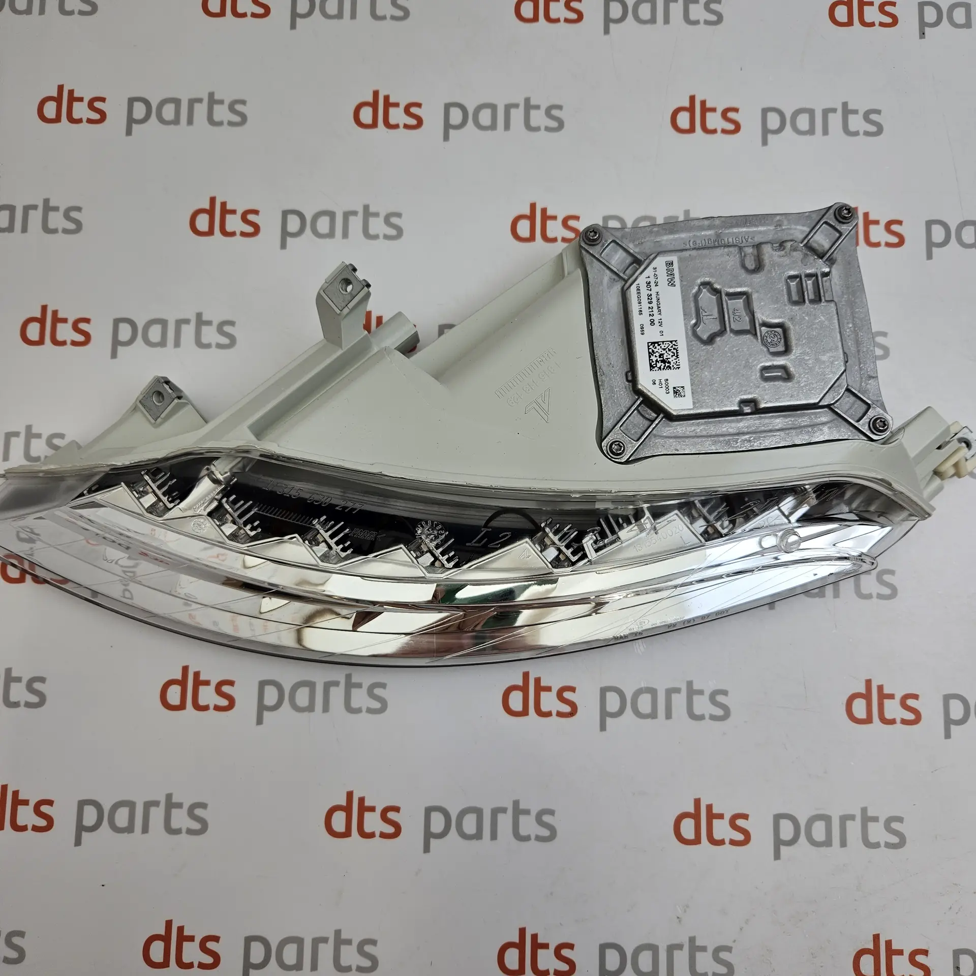 OEM BMW 63137176871 – Front left turn signal indicator light