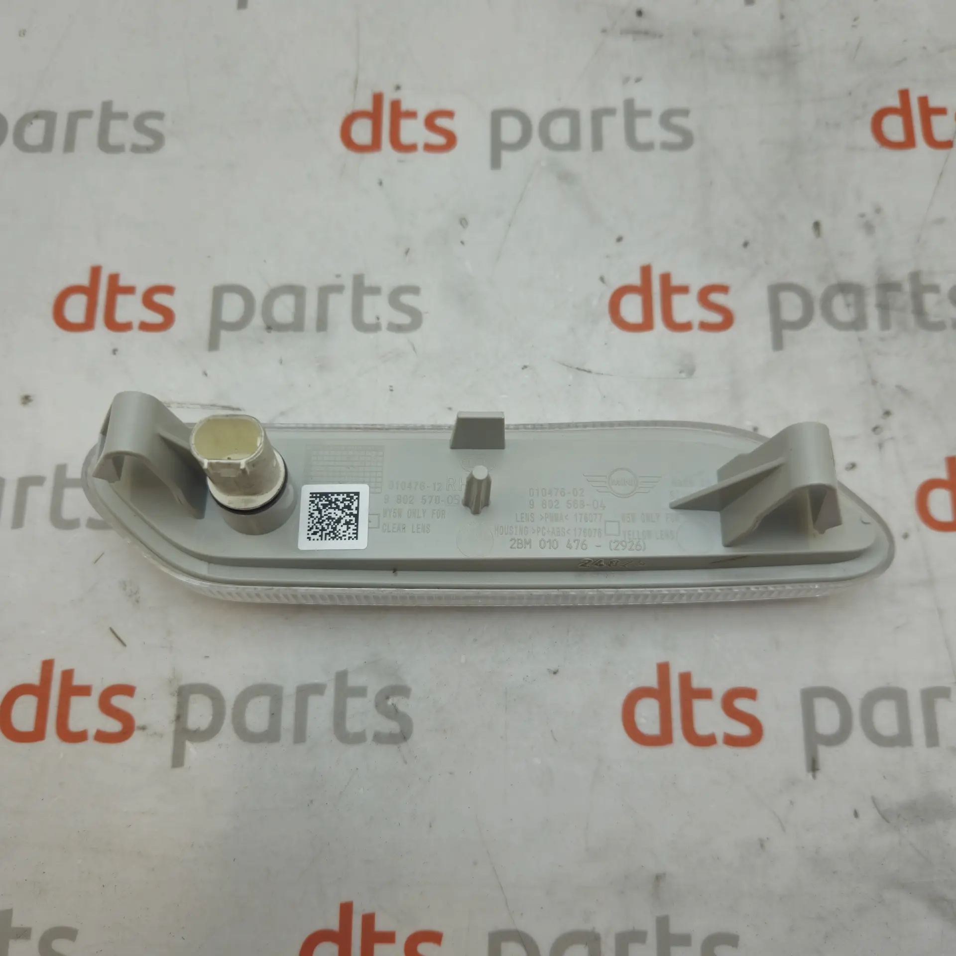 OEM BMW 63139802570 – Right side fender turn signal indicator light