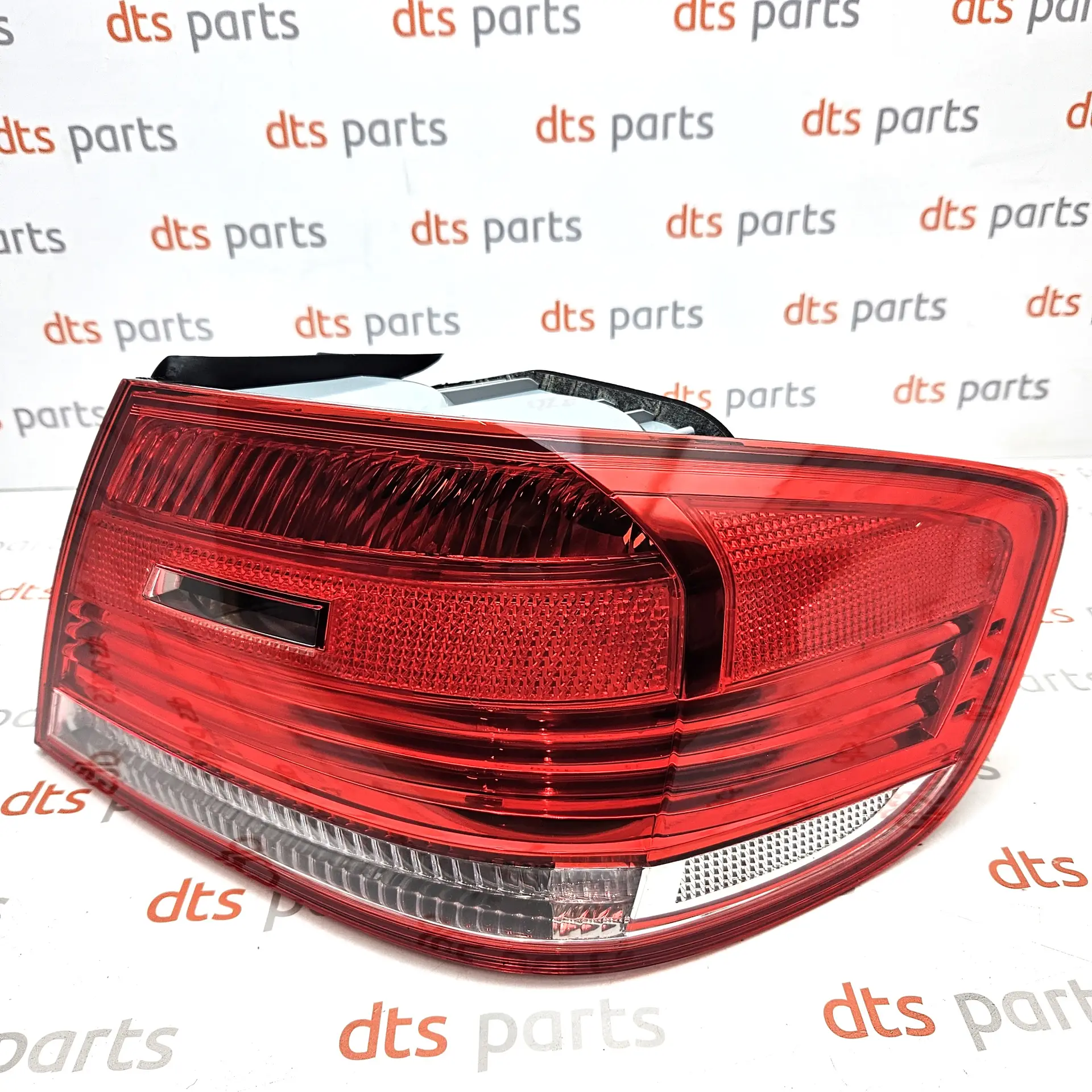 OEM BMW 63217174404 – Rear right tail light