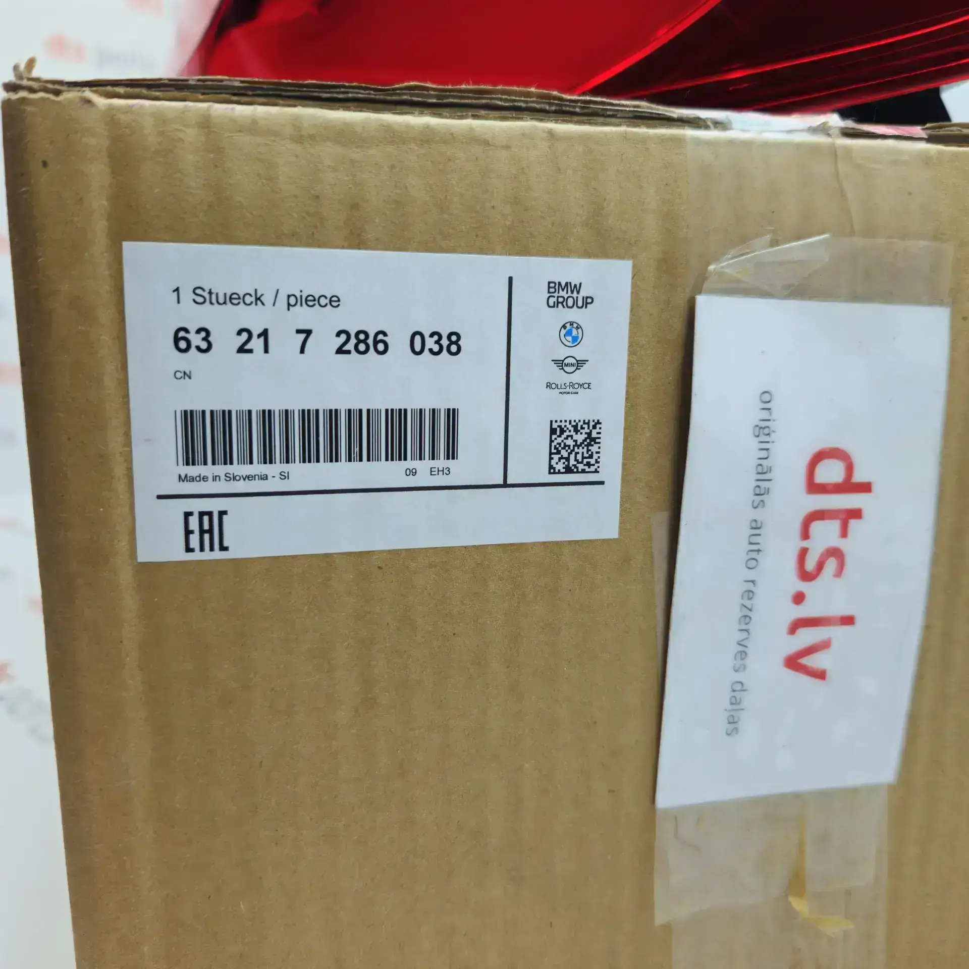 OEM BMW 63217286038 – Rear right outer taillight