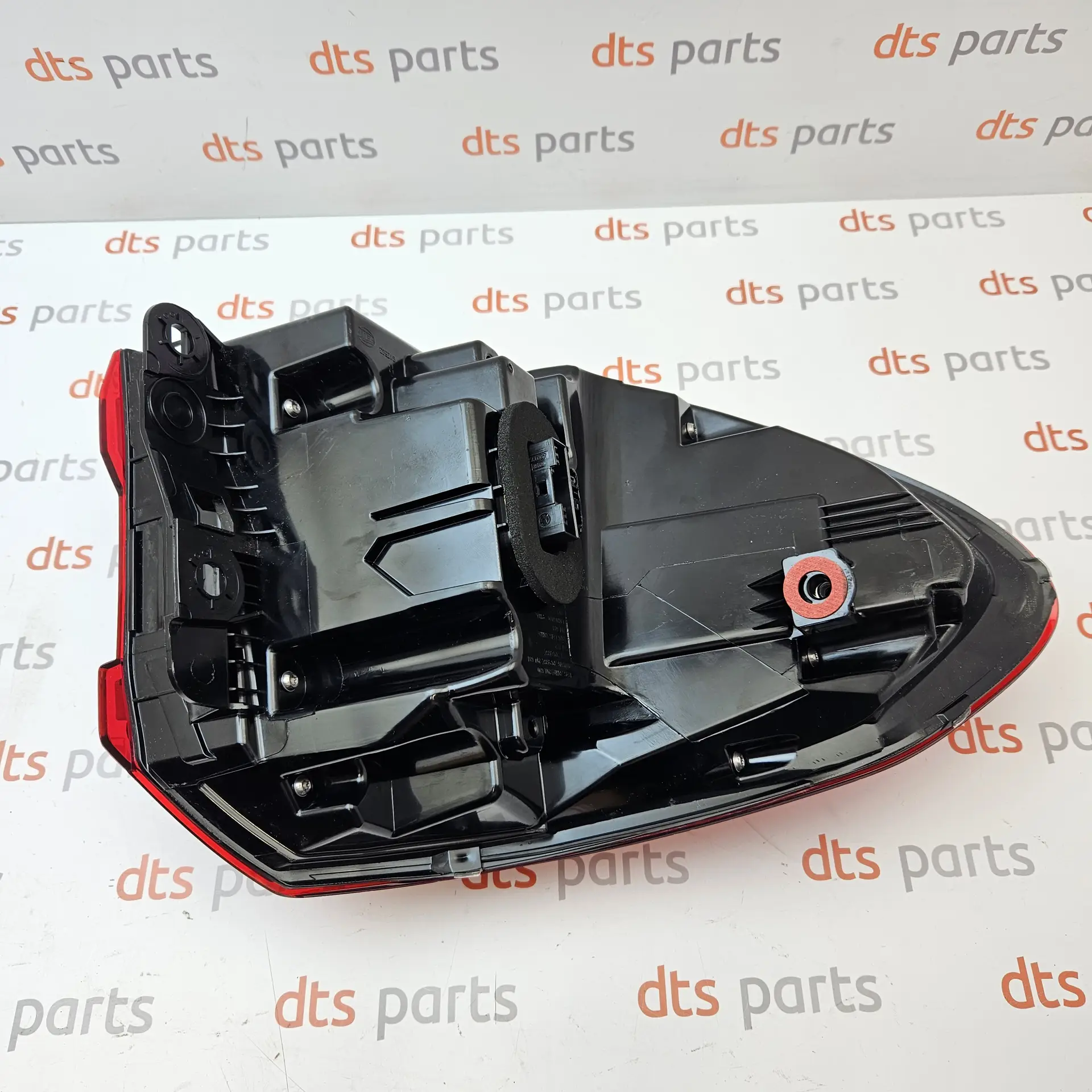 OEM BMW 63219853370 – Right outer rear fender LED tail light assembly