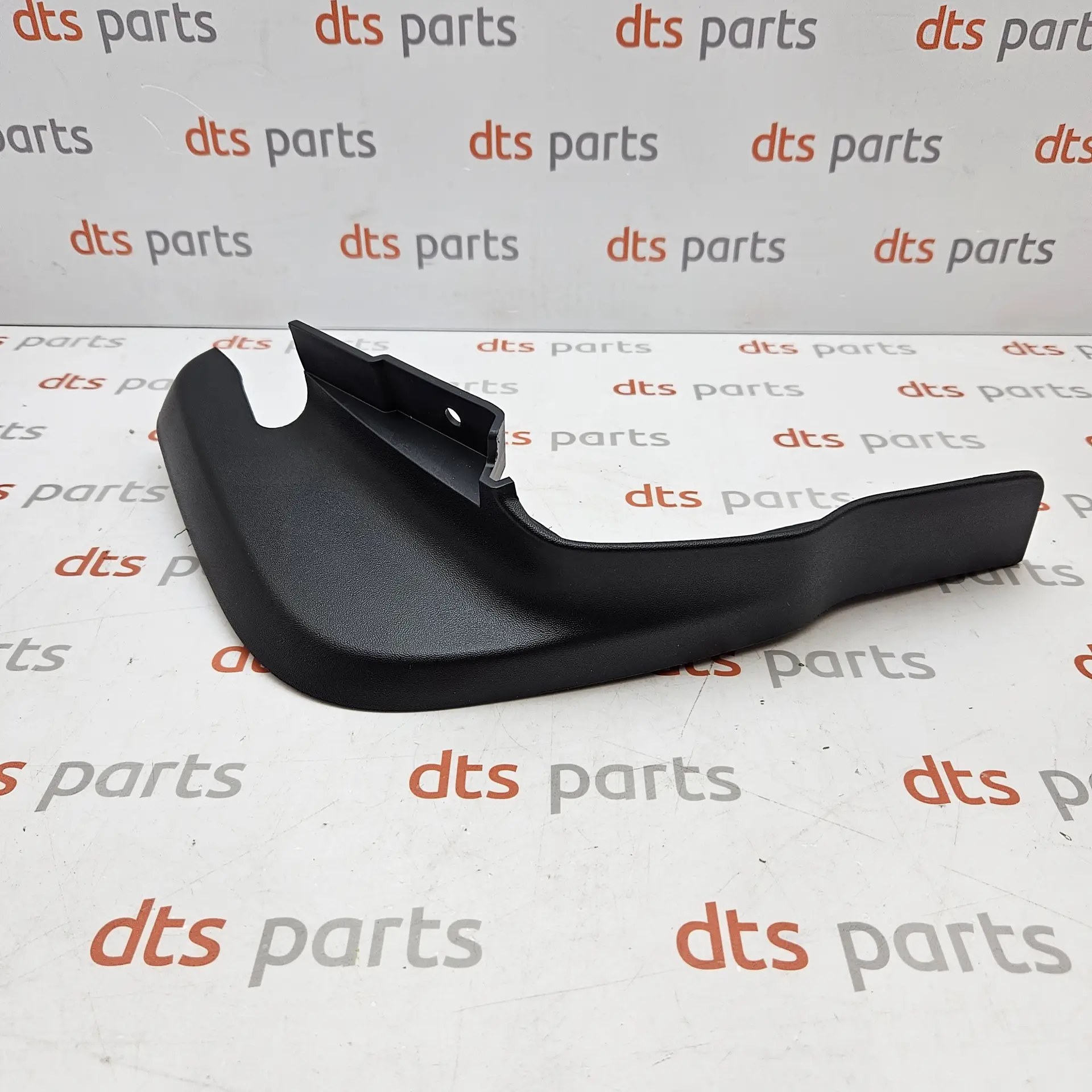 OEM Nissan 638504EA0A – Front right mudguard