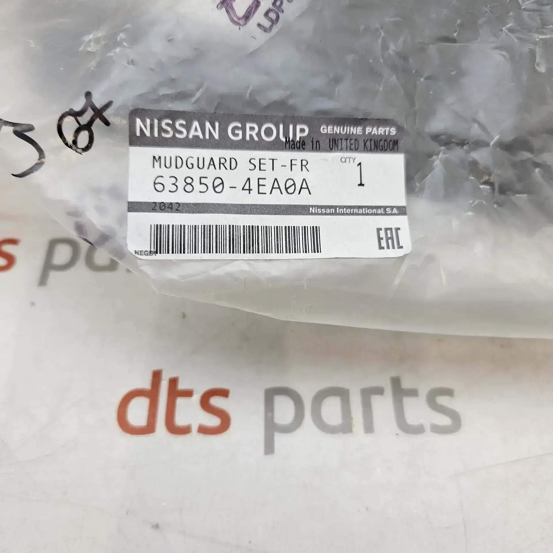 OEM Nissan 638504EA0A – Front right mudguard