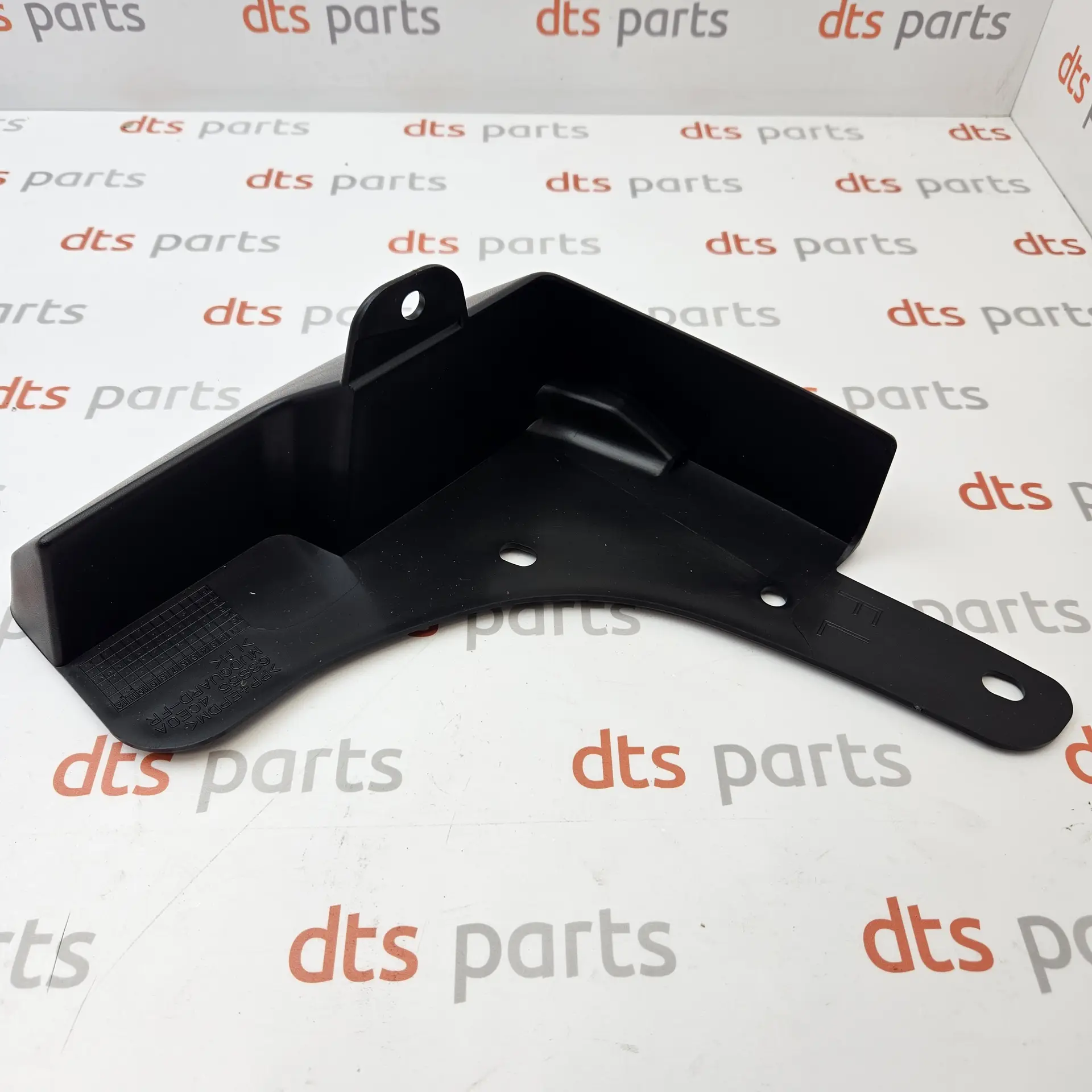OEM Nissan 638554CE0A – Front left fender mud flap guard splash shield assembly