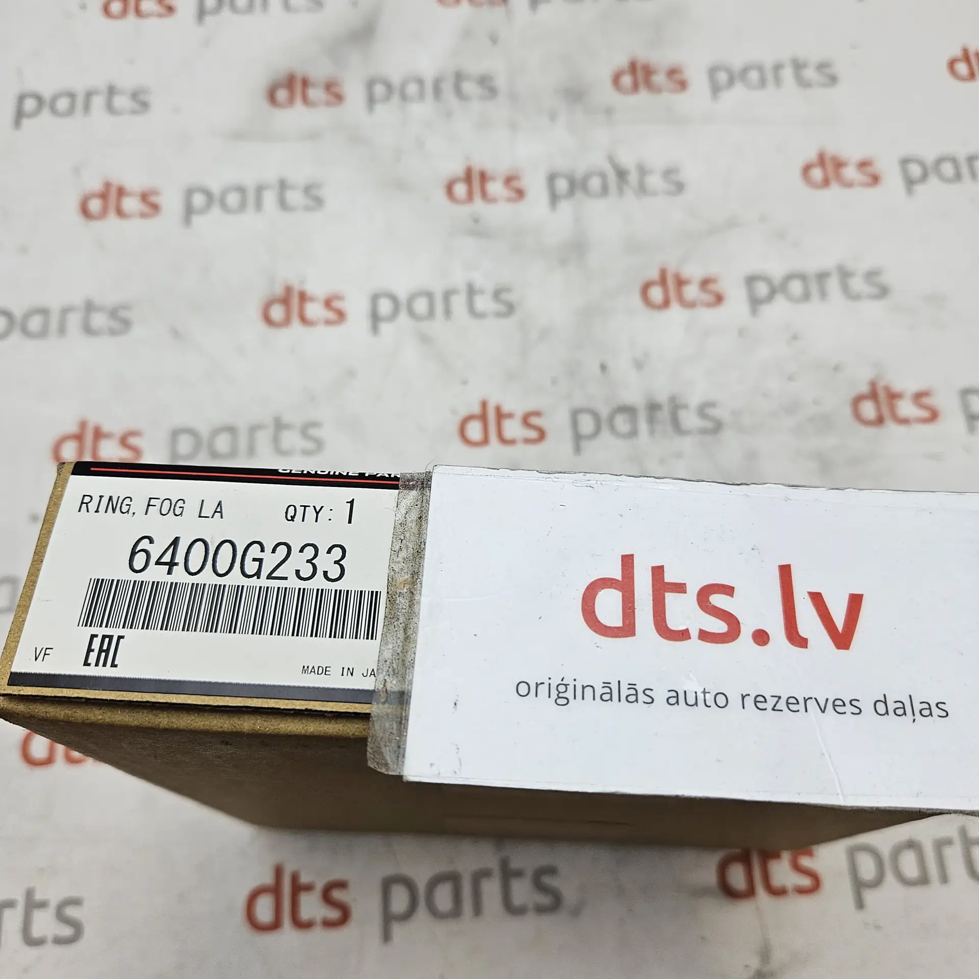 OEM Mitsubishi 6400G233 – Front left fog lamp chrome trim ring