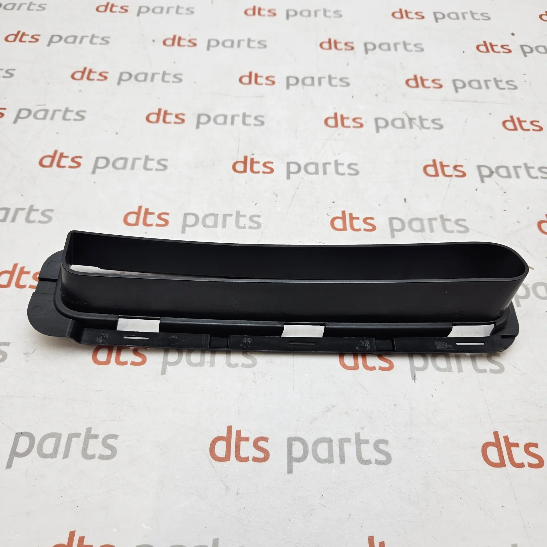 OEM Mitsubishi 6405A036 – Windshield wiper blade arm assembly with integrated multi nozzle washer fluid jet line