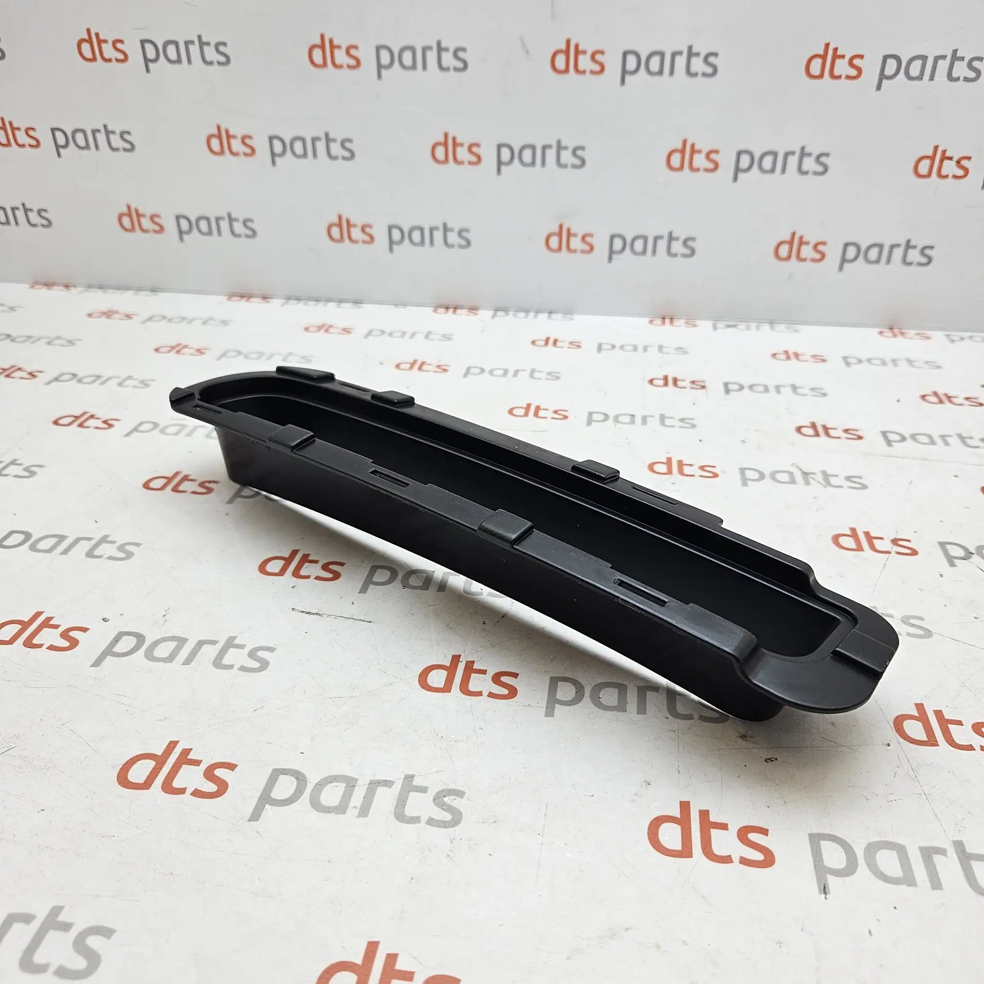 OEM Mitsubishi 6405A036 – Windshield wiper blade arm assembly with integrated multi nozzle washer fluid jet line