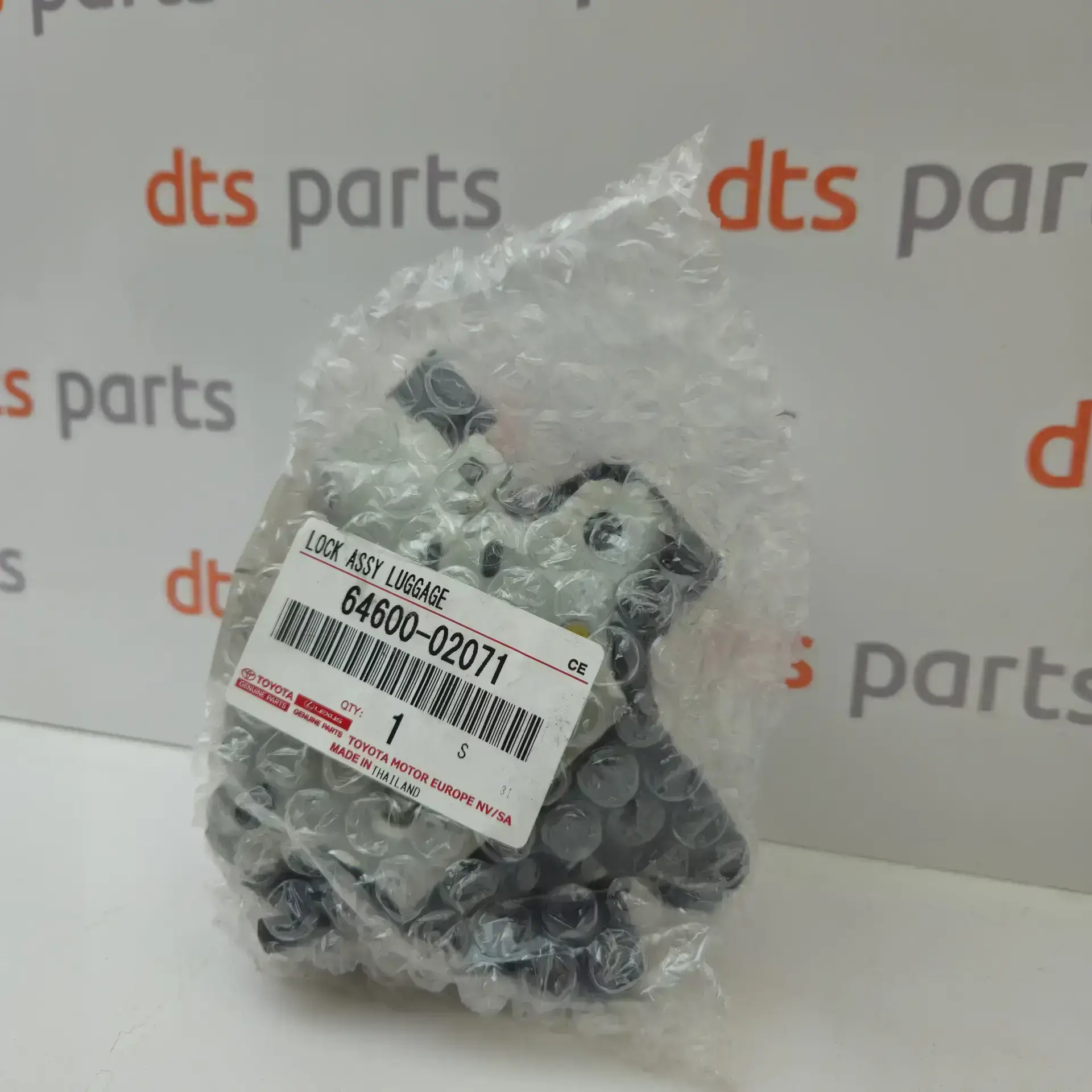 OEM Toyota/Lexus 6460002071 – Luggage compartment lock