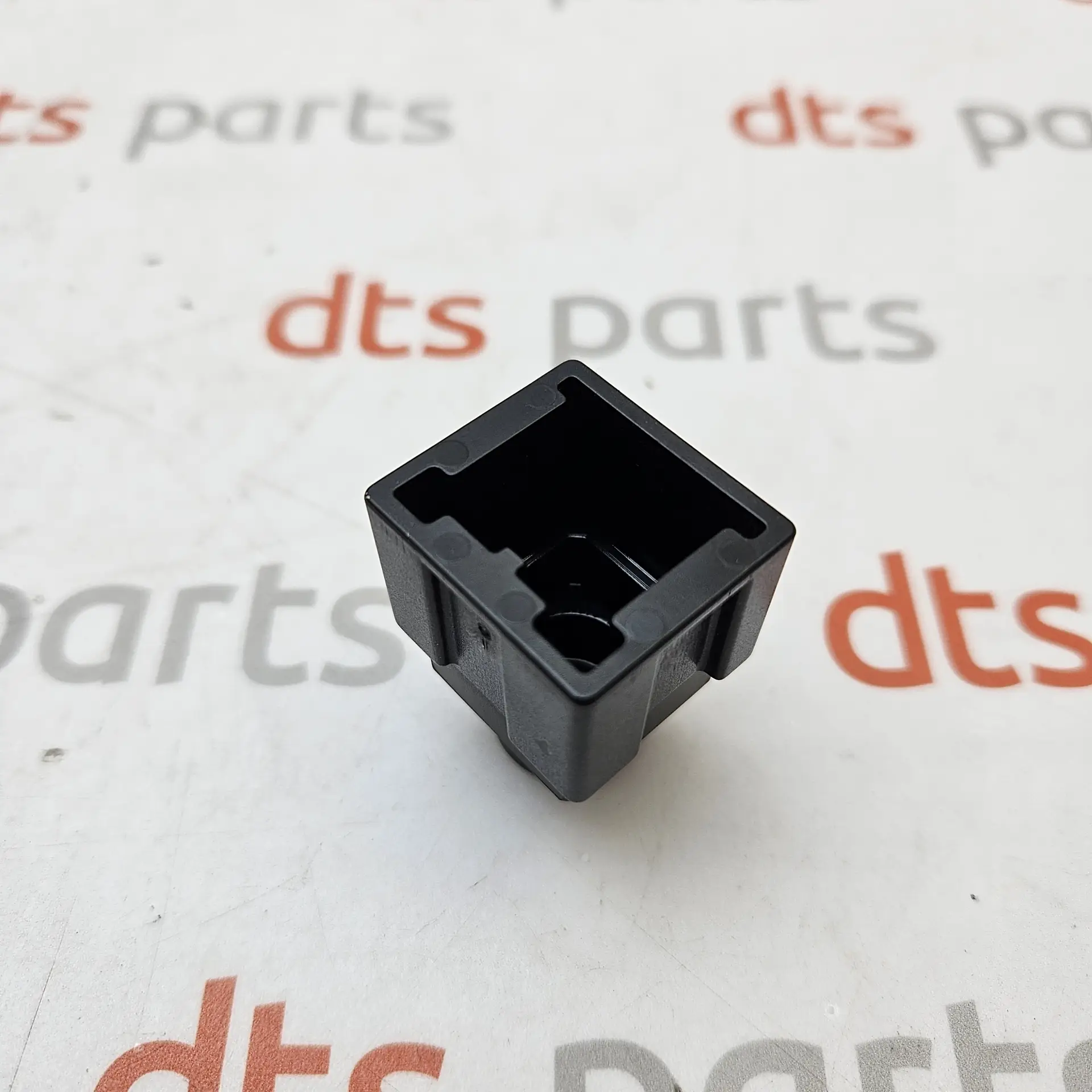 OEM BMW 66535A77DA7 – Dummy trim cap