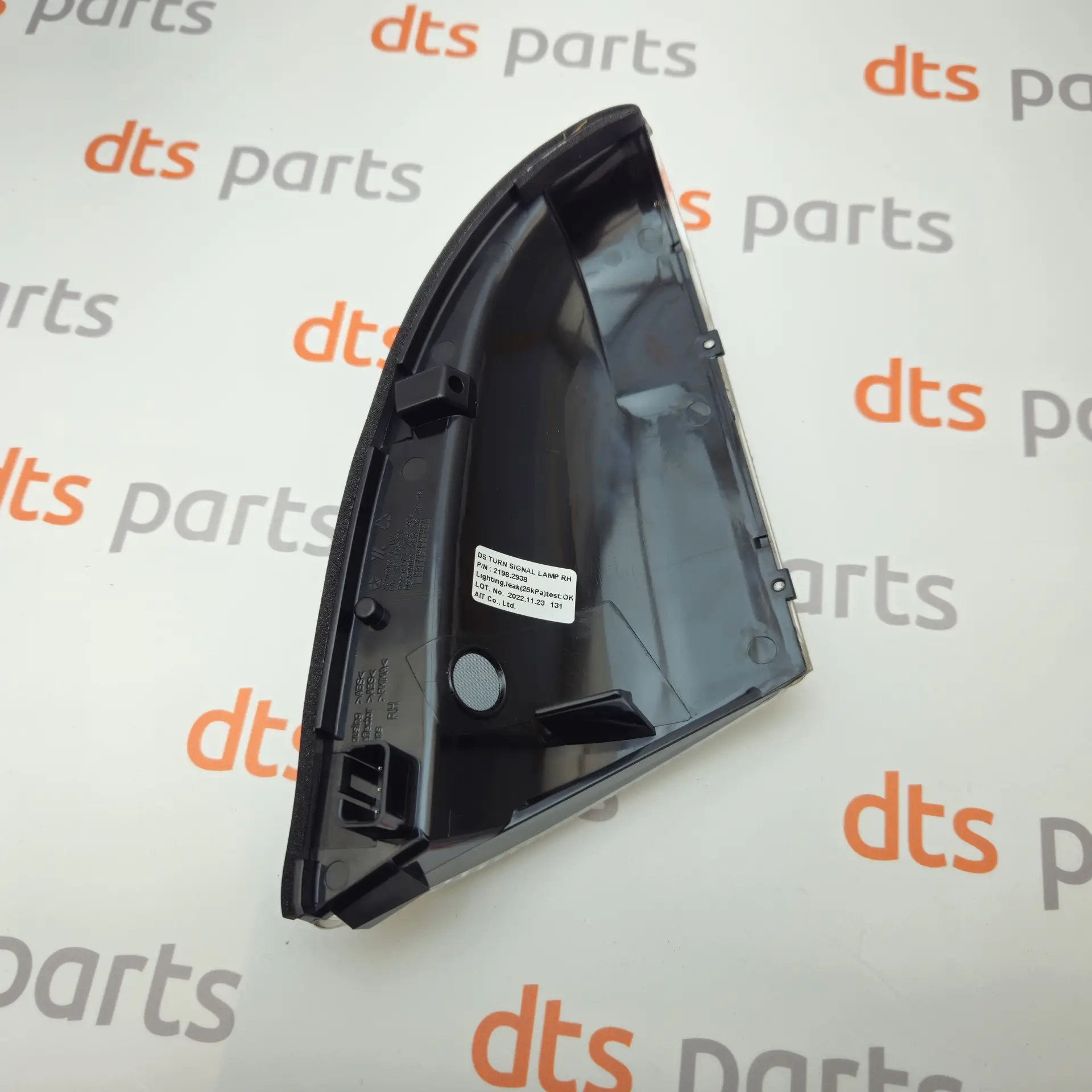 OEM FCA 68232478AA – Right mirror turn signal light
