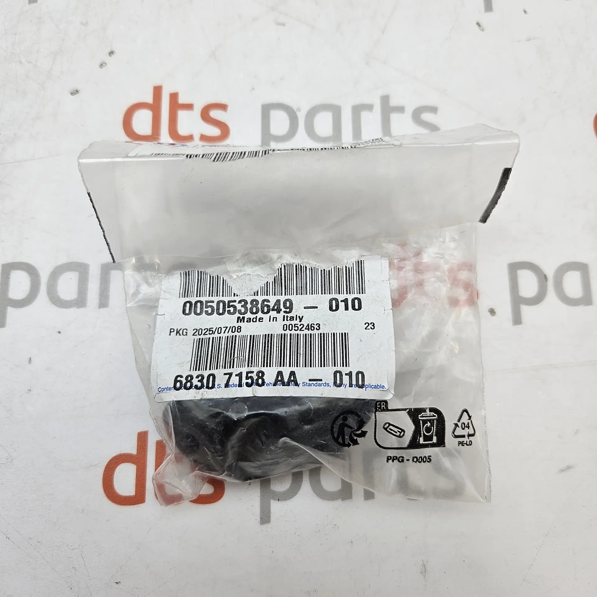 OEM Alfa Romeo 68307158AA – Engine under-cover engine splash guard splash shield bolt