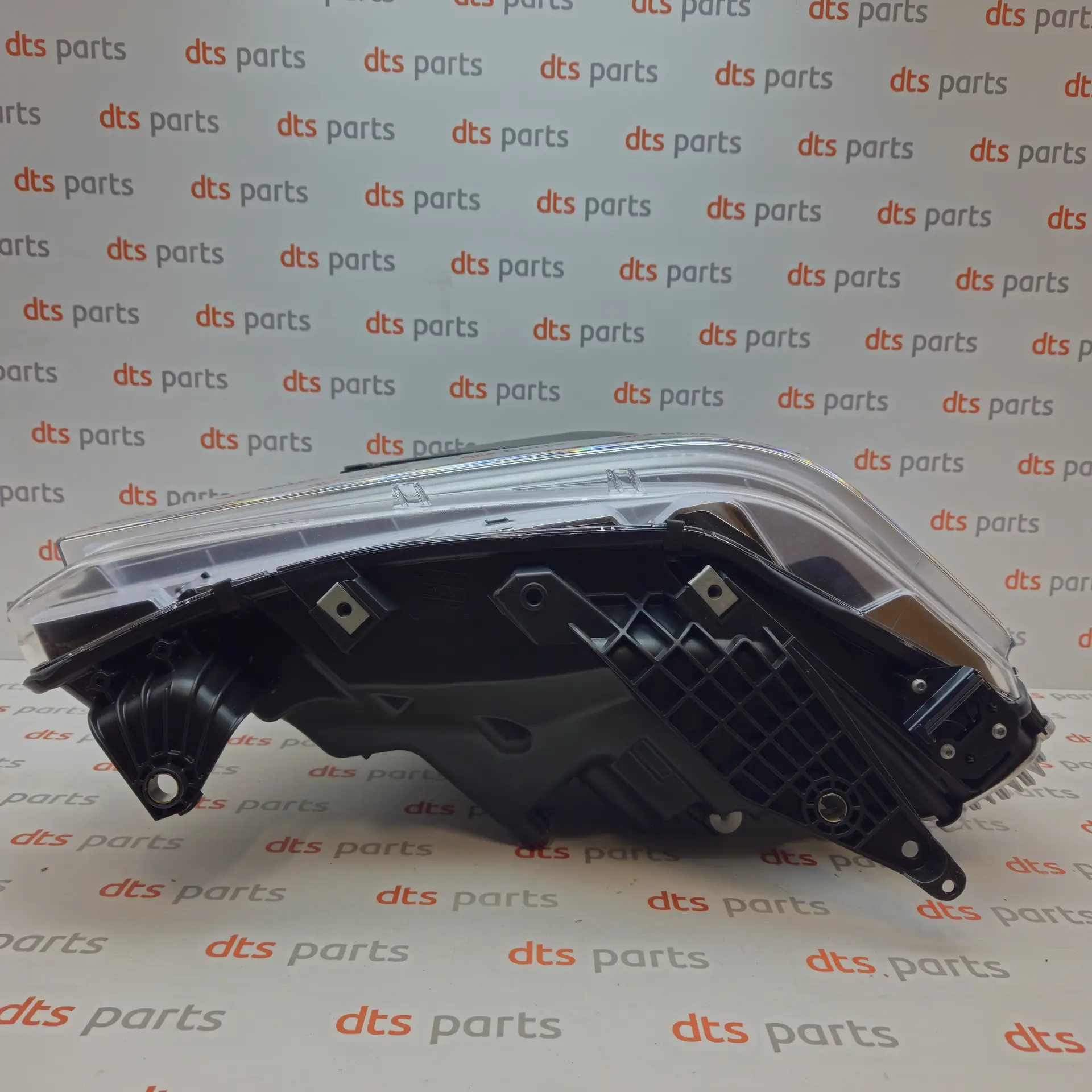 OEM FCA 68316084AH – Front right headlight