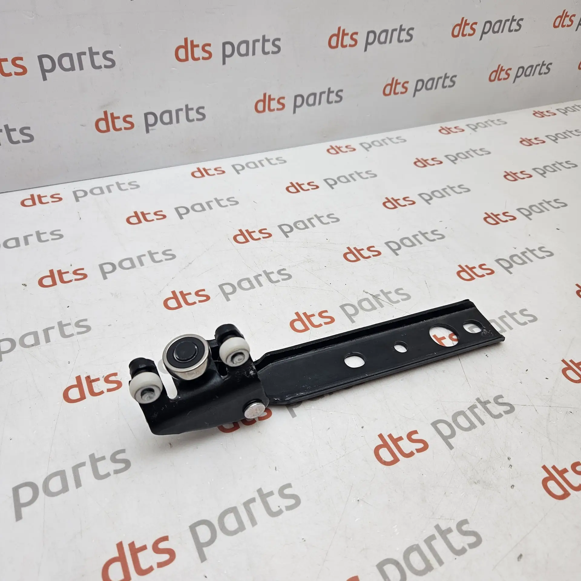 OEM Toyota 6838026010 – Left slide door hinge
