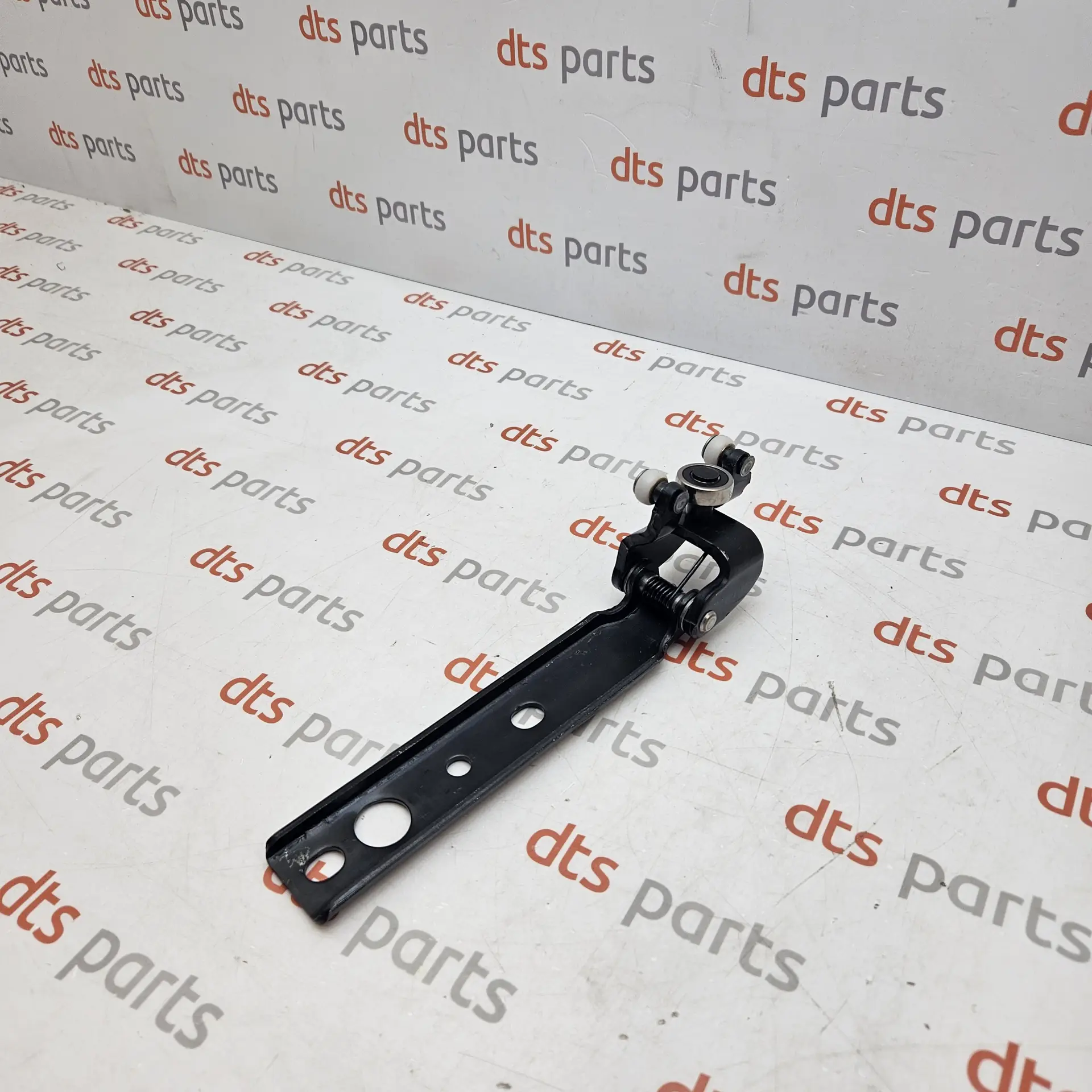 OEM Toyota 6838026010 – Left slide door hinge