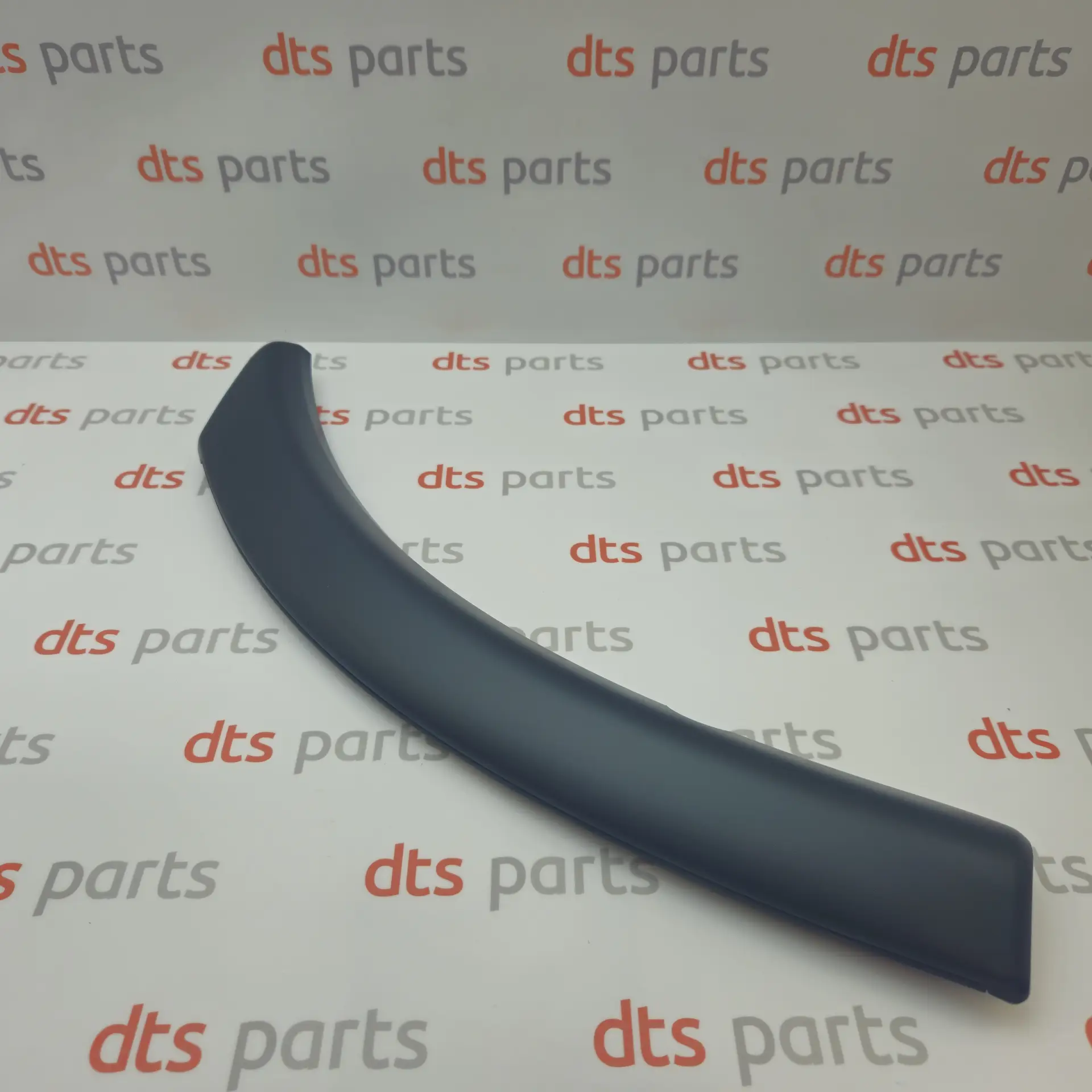 OEM Mitsubishi 7407A318 – Rear bumper right rim moulding