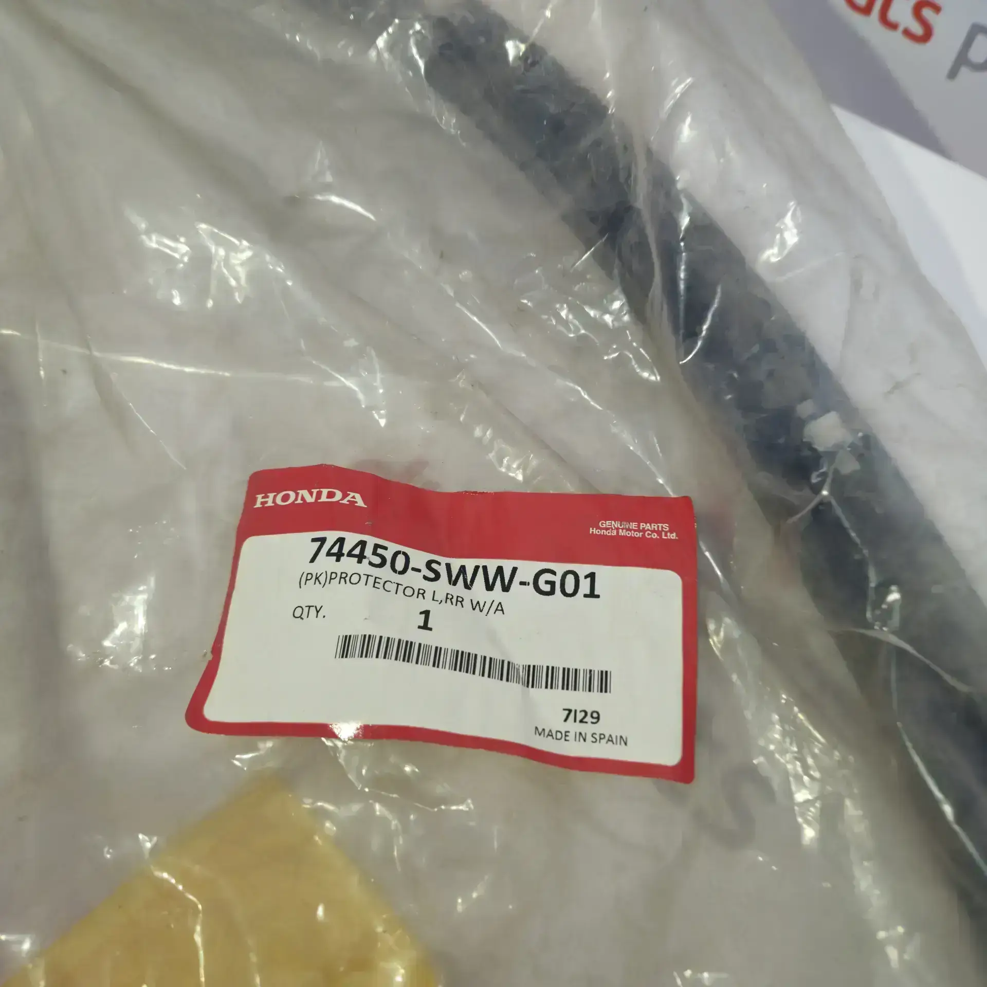 OEM Honda 74450SWWG01 – Rear left  wheel arch trim