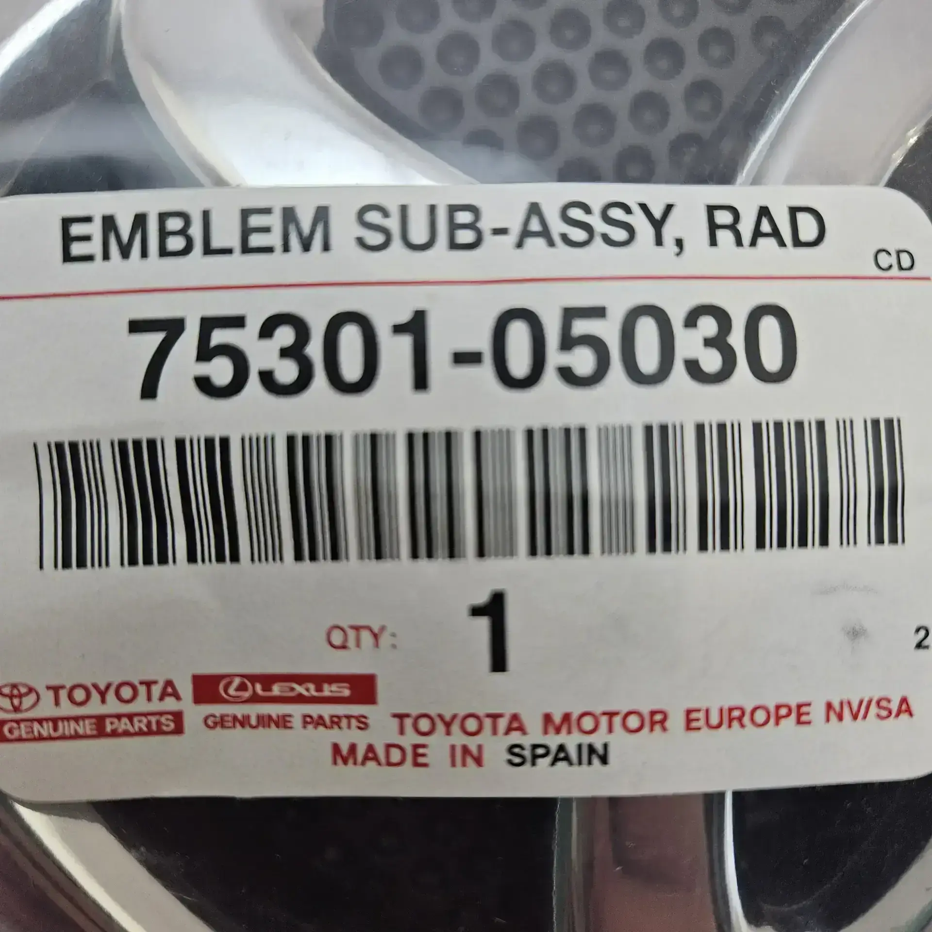 OEM Toyota 7530105030 – Radiator grille emblem