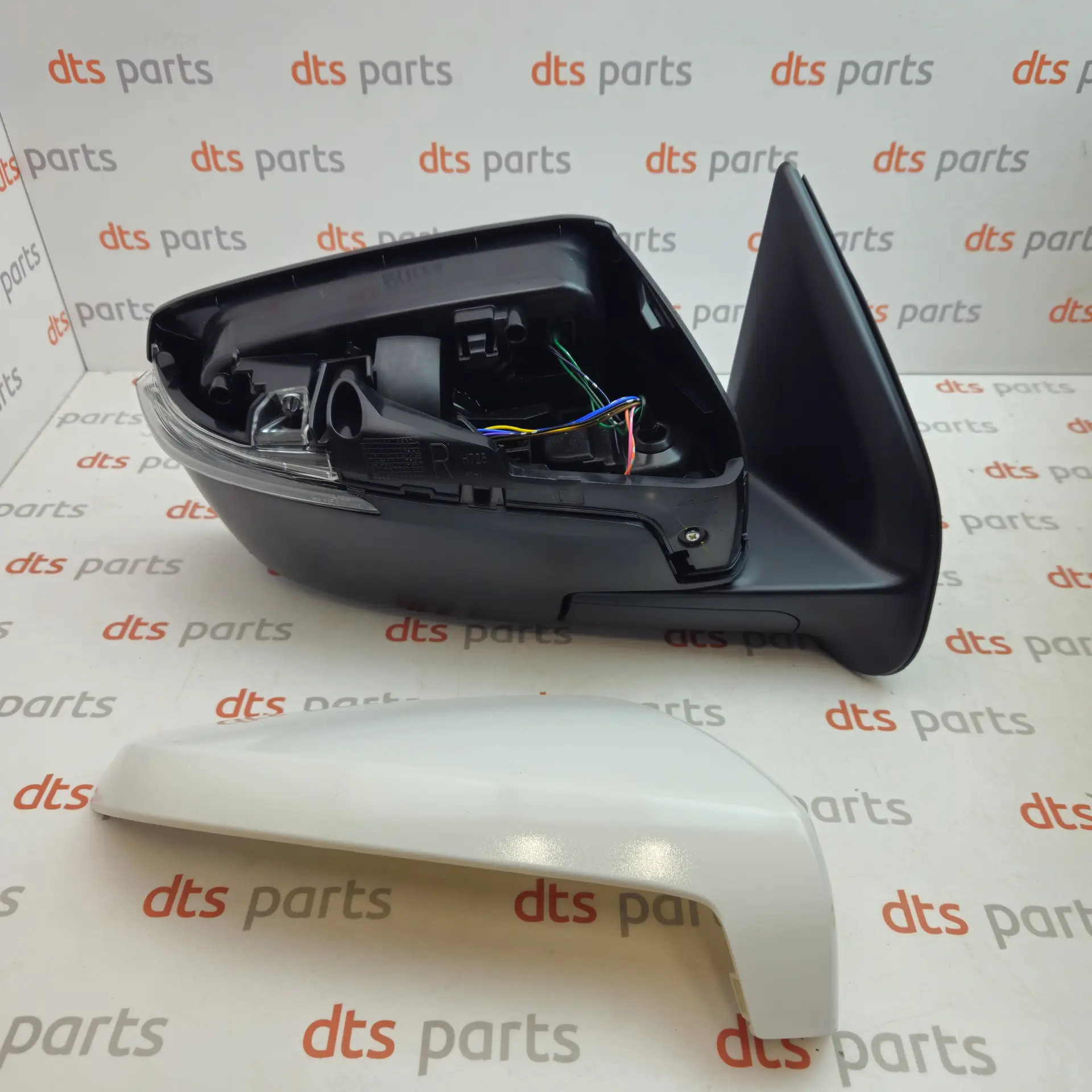 OEM Isuzu 7551828800 – Right exterior door mirror assembly