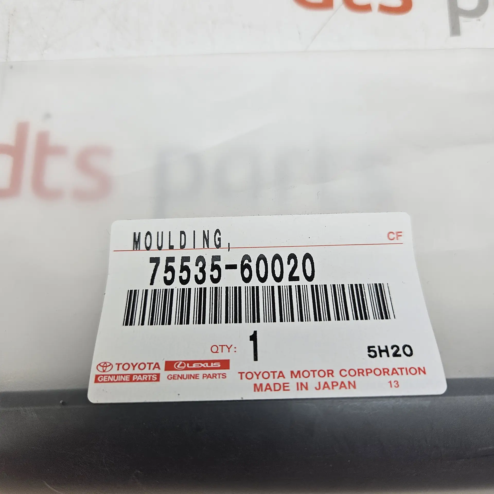 OEM Toyota 7553560020 – Outside lower windshield molding (right-hand side)