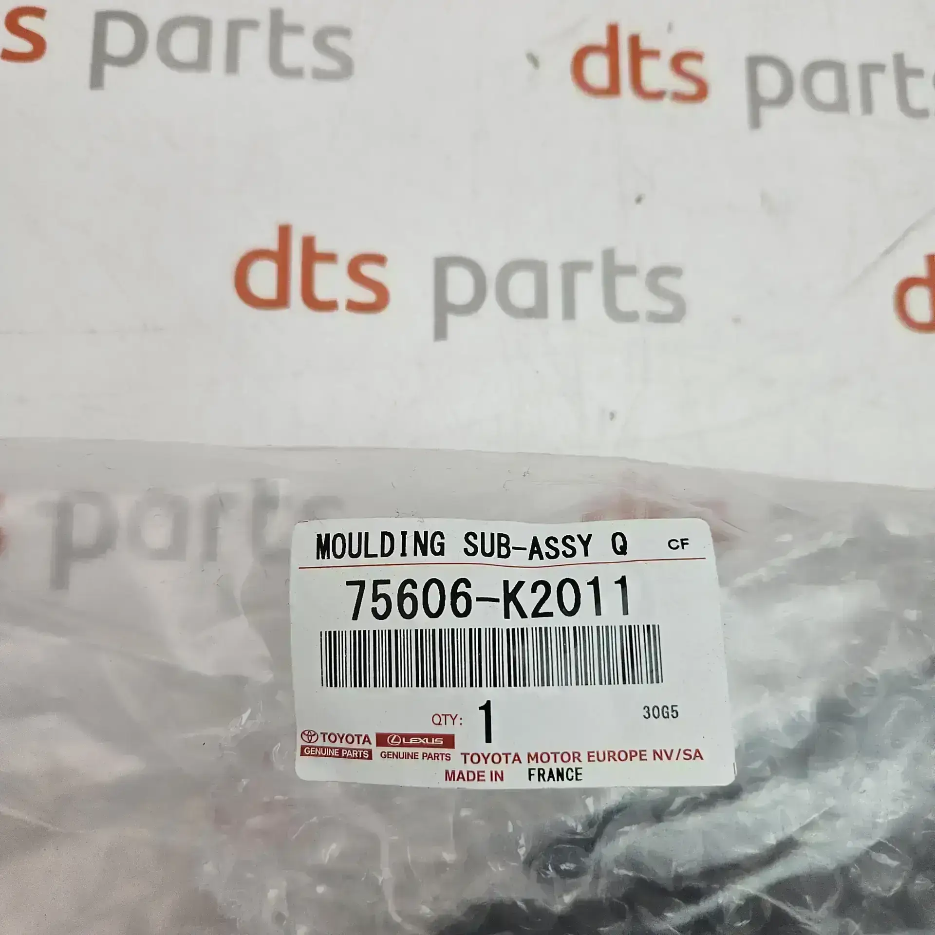 OEM Toyota 75606K2011 – Rear left wheel arch molding