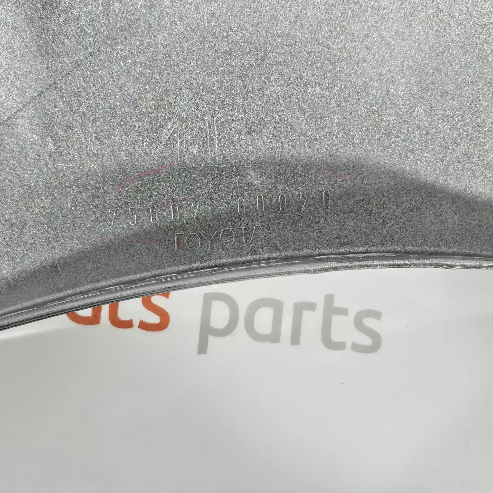 OEM Toyota 7561260111B0 – Front left fender moulding Toyota Land Cruiser Prado KDJ120