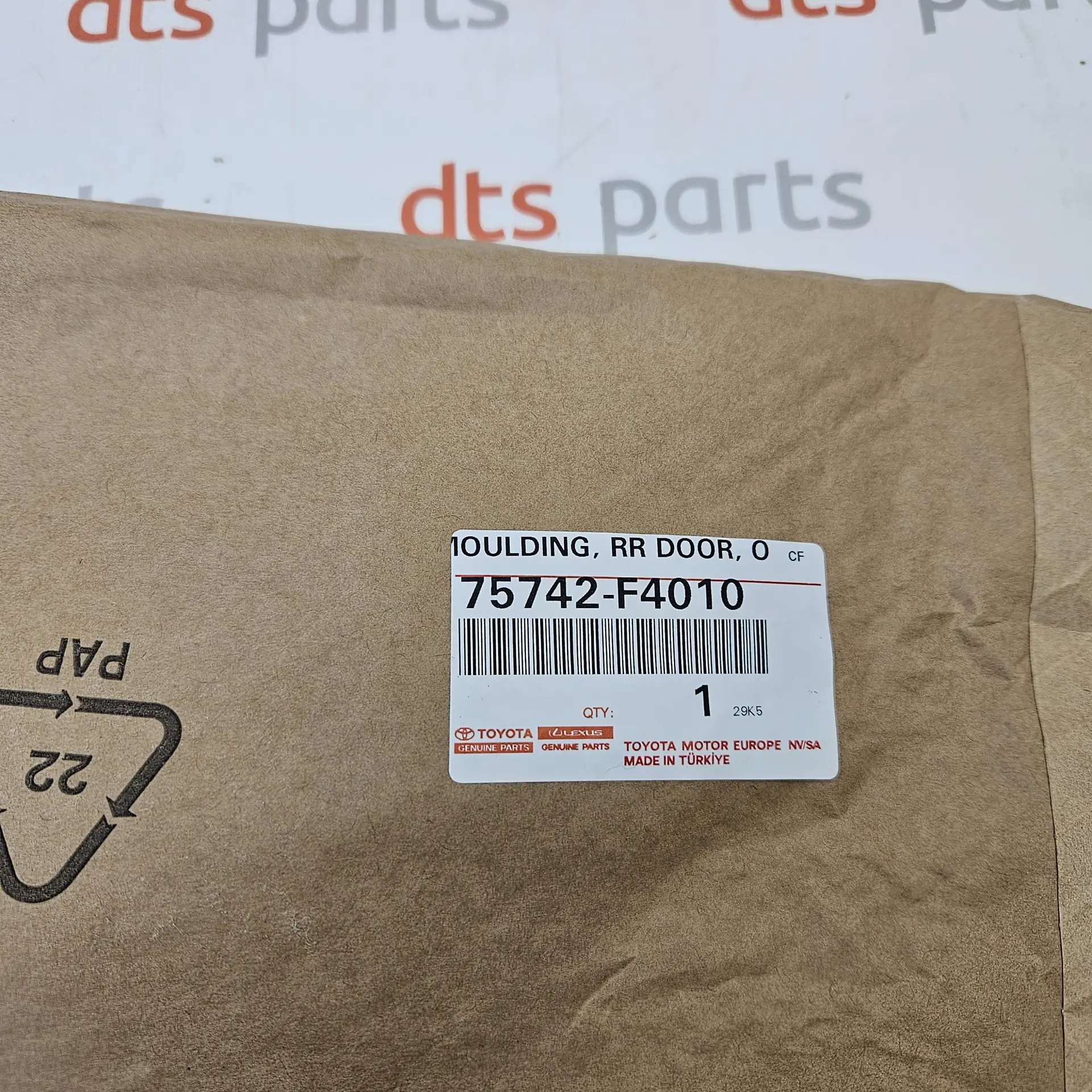 OEM Toyota 75742F4010 – Rear door lower molding