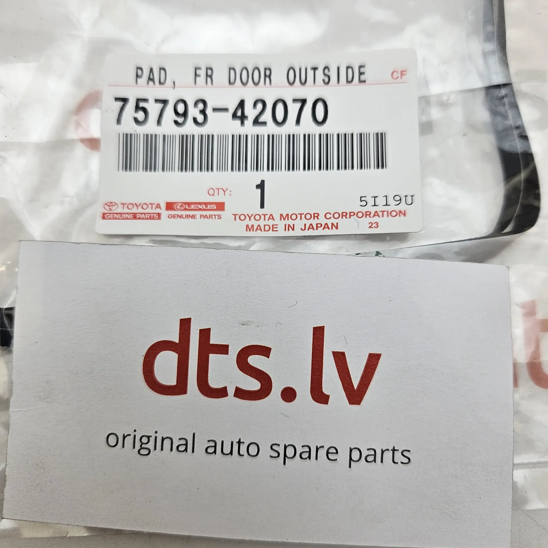 OEM Toyota 7579342070 – Front door outside upper moulding pad
