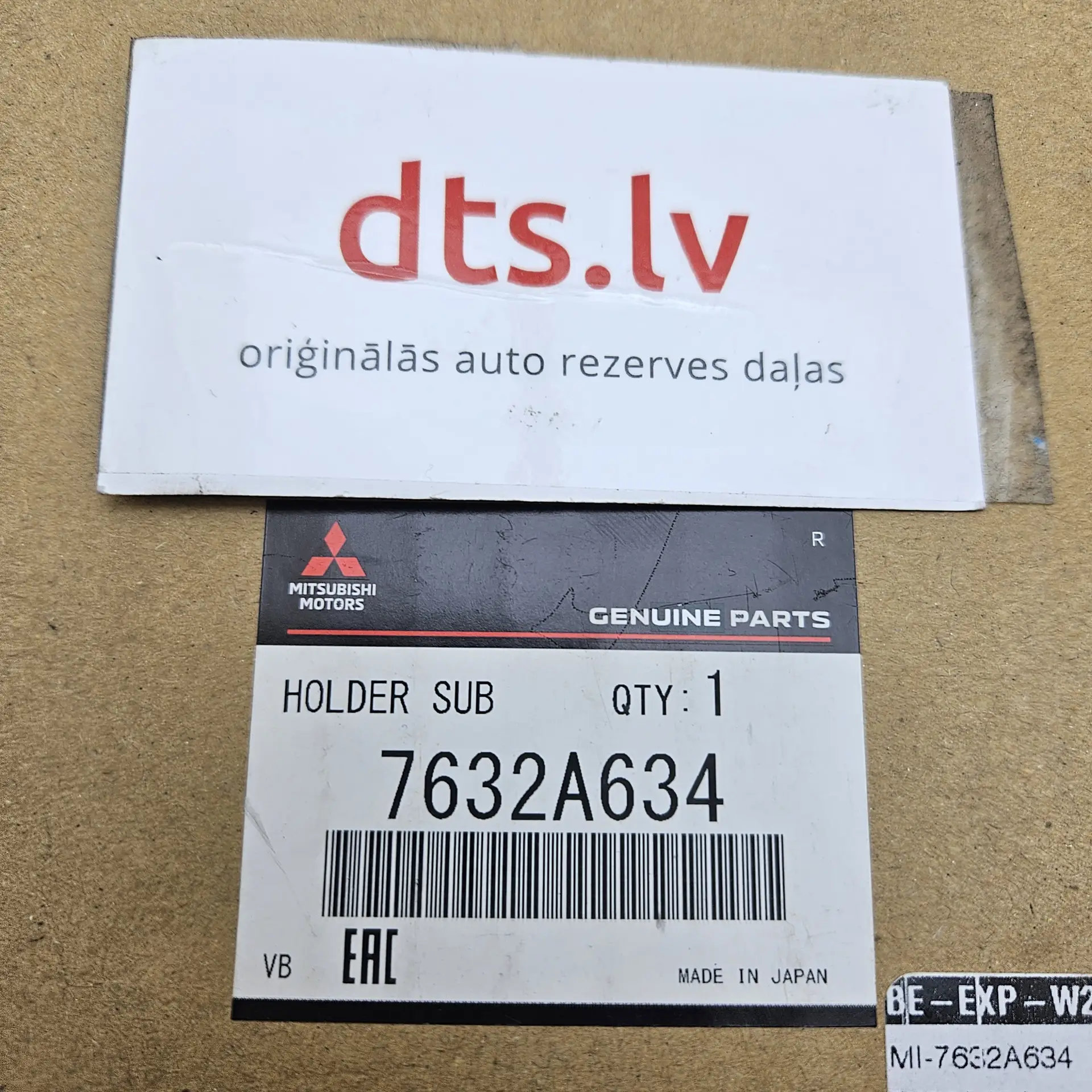 OEM Mitsubishi 7632A634 – Right-hand exterior wing door mirror glass and holder assembly