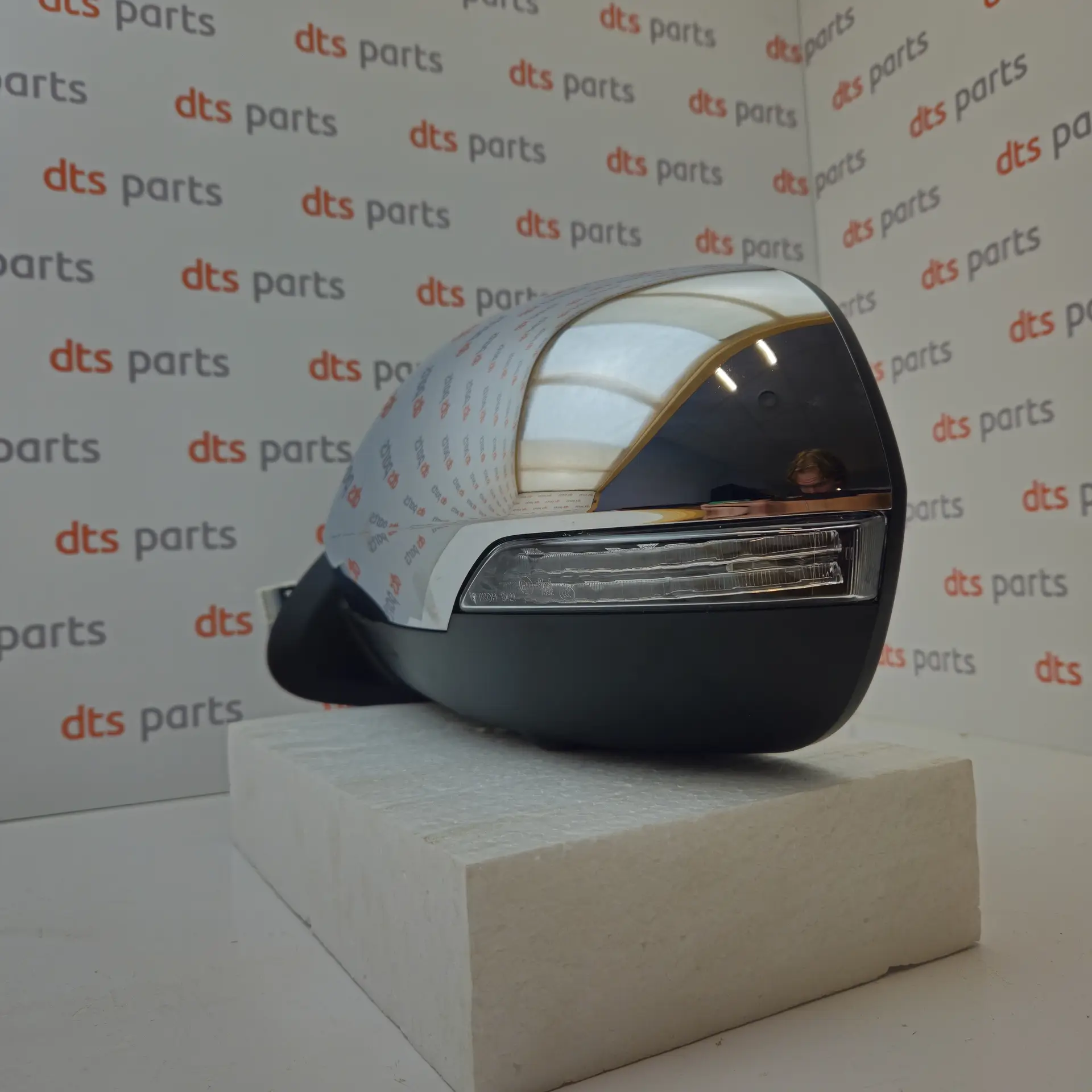 OEM Mitsubishi 7632D471 – Left rear view mirror