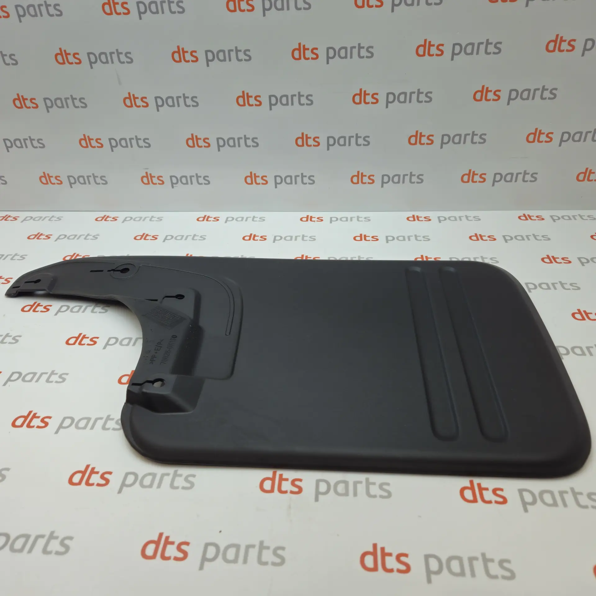 OEM Toyota 766250K150 – Rear right mudguard