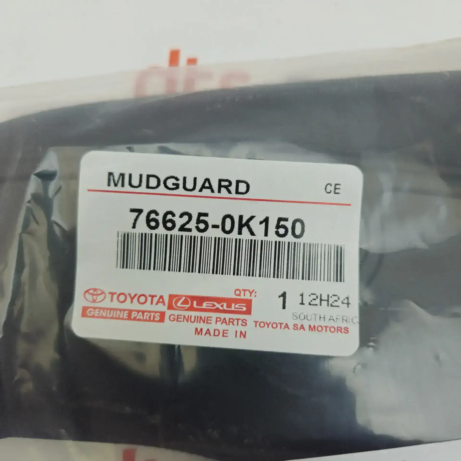 OEM Toyota 766250K150 – Rear right mudguard