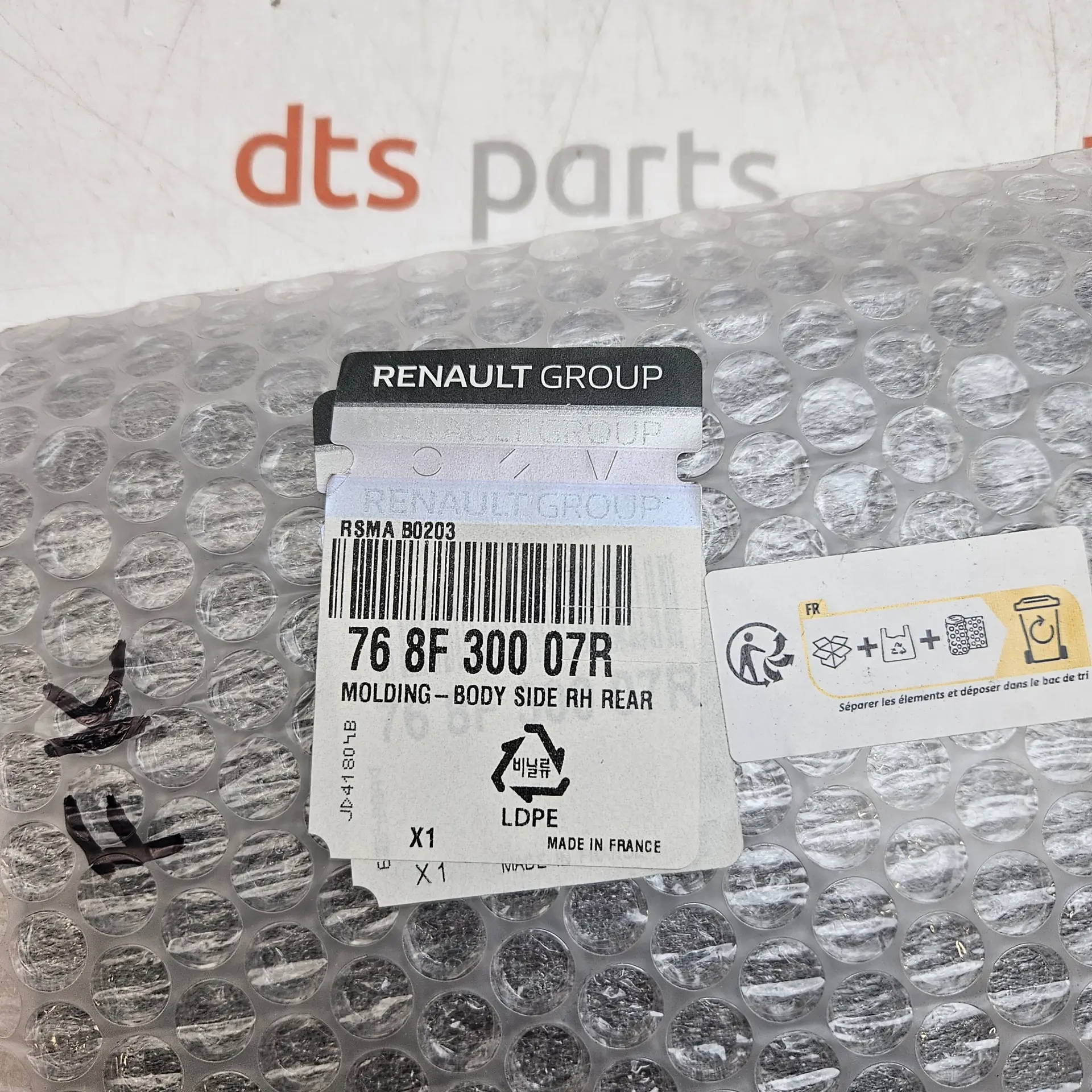 OEM Renault 768F30007R – Rear right side moulding