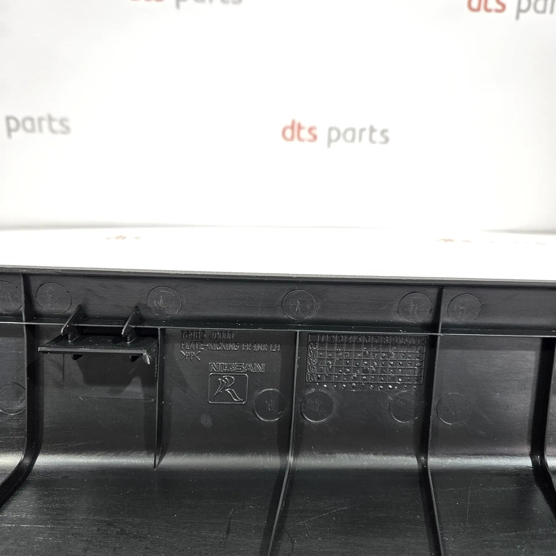 OEM Nissan 769B5JD000 – Front left sill trim cover