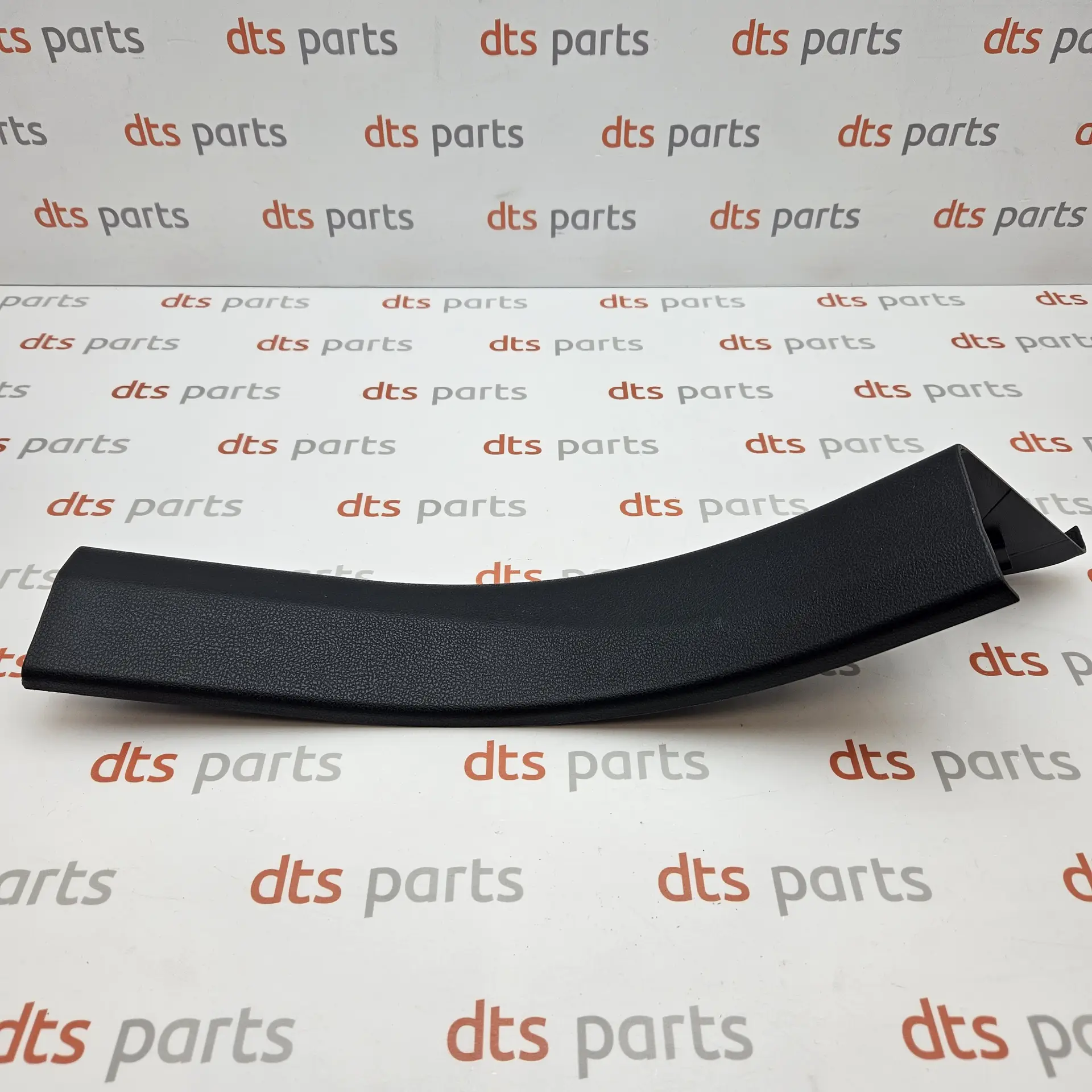 OEM Nissan 769B7JD000 – Rear right interior door step trim