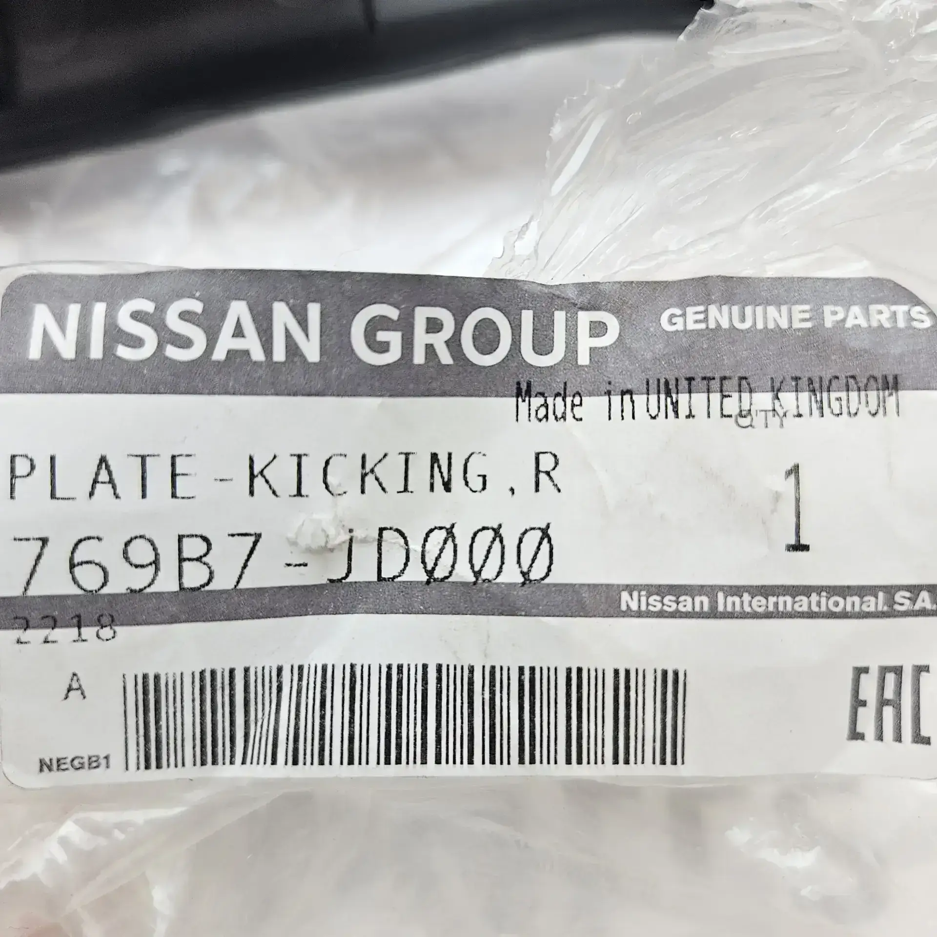 OEM Nissan 769B7JD000 – Rear right interior door step trim