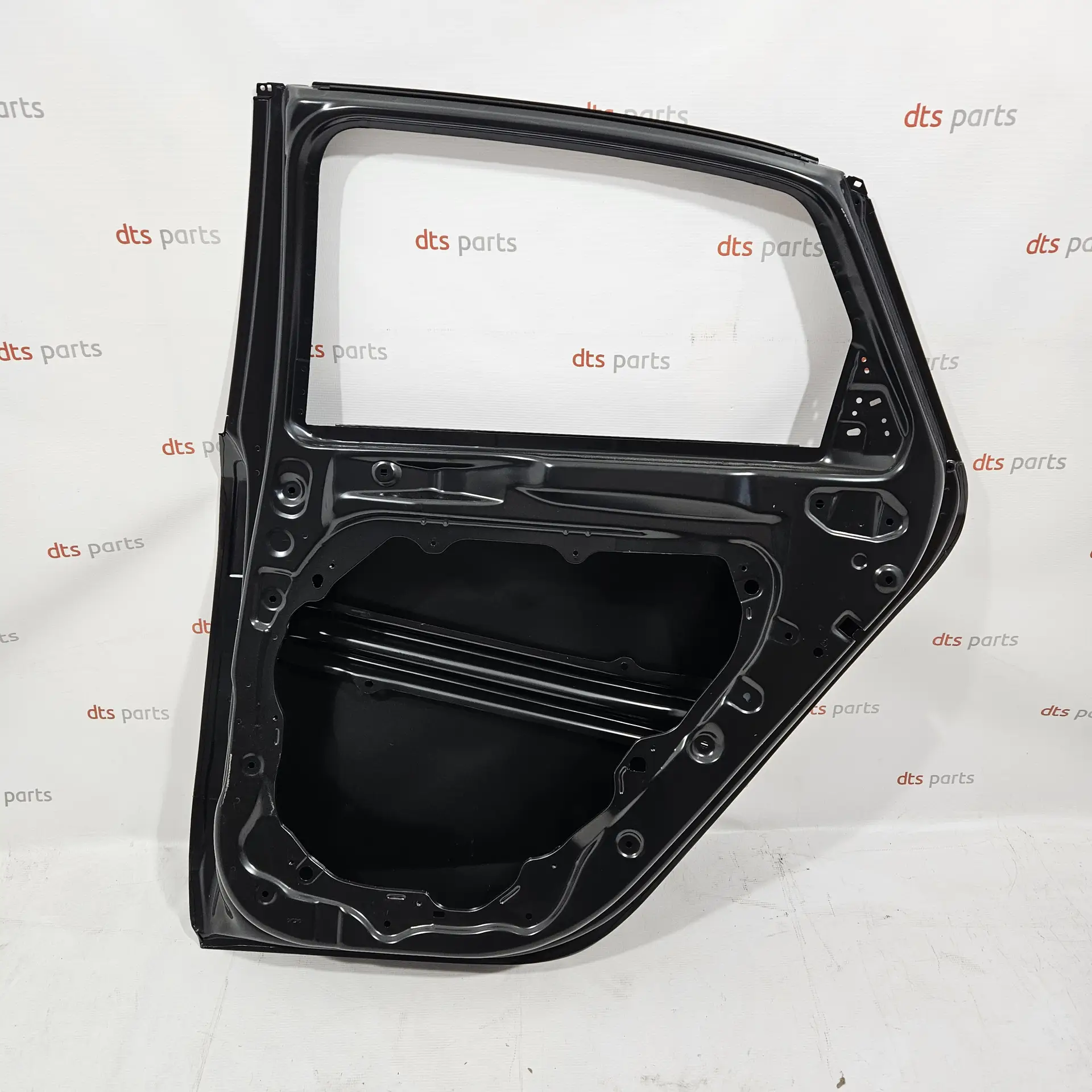 OEM Kia 77004J7000 – Rear right door