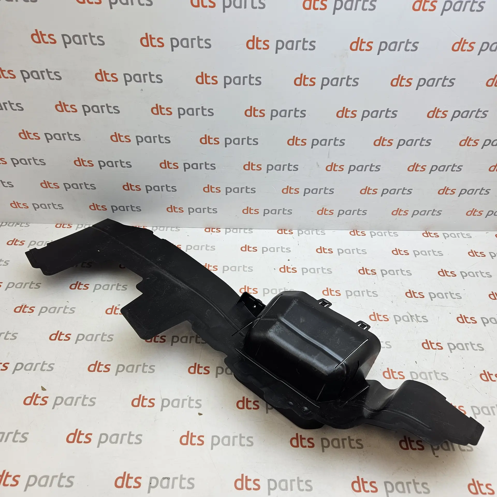 OEM Volkswagen 7C0805640A – Radiator cooling air guide duct