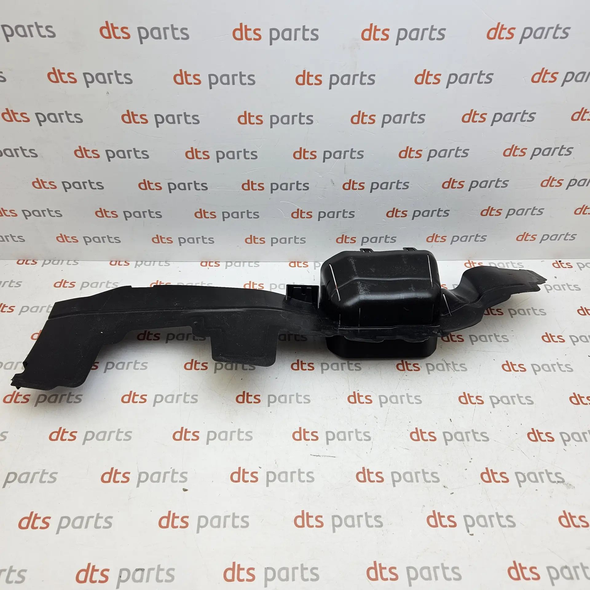 OEM Volkswagen 7C0805640A – Radiator cooling air guide duct