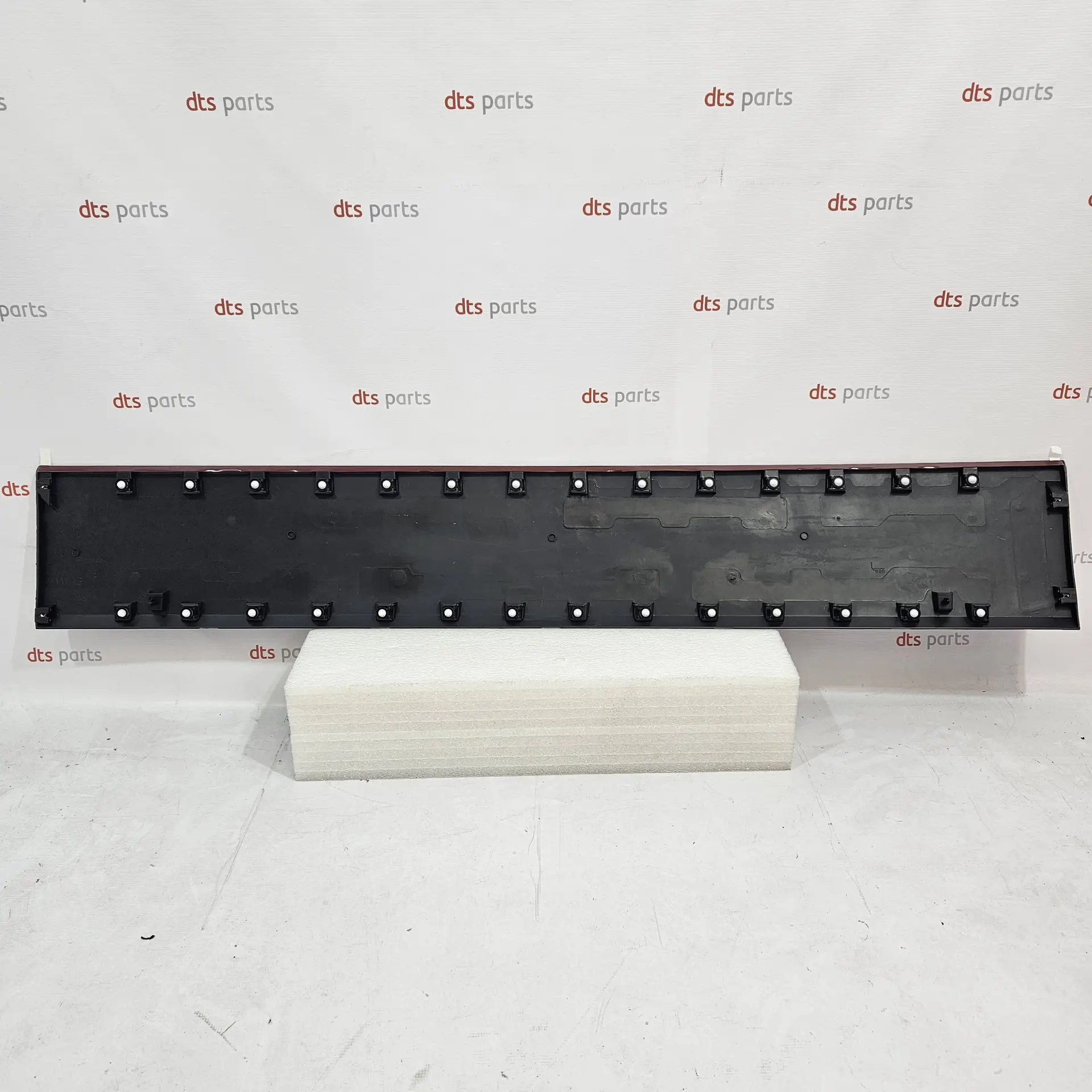 OEM Volkswagen 7C0853518C9B9 – Protective strip satin black