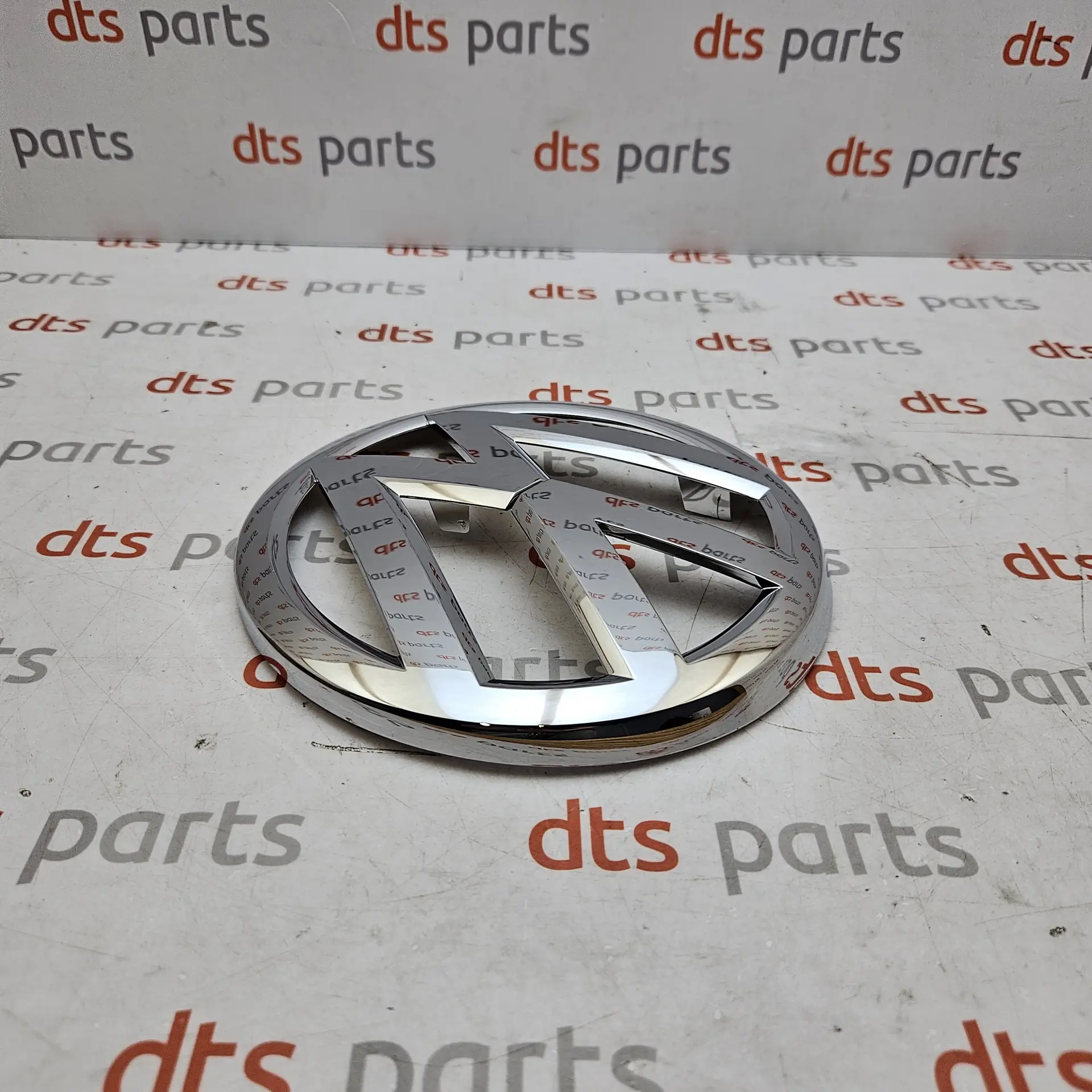 OEM VAG 7E0853601G2ZZ – Front radiator grille emblem badge