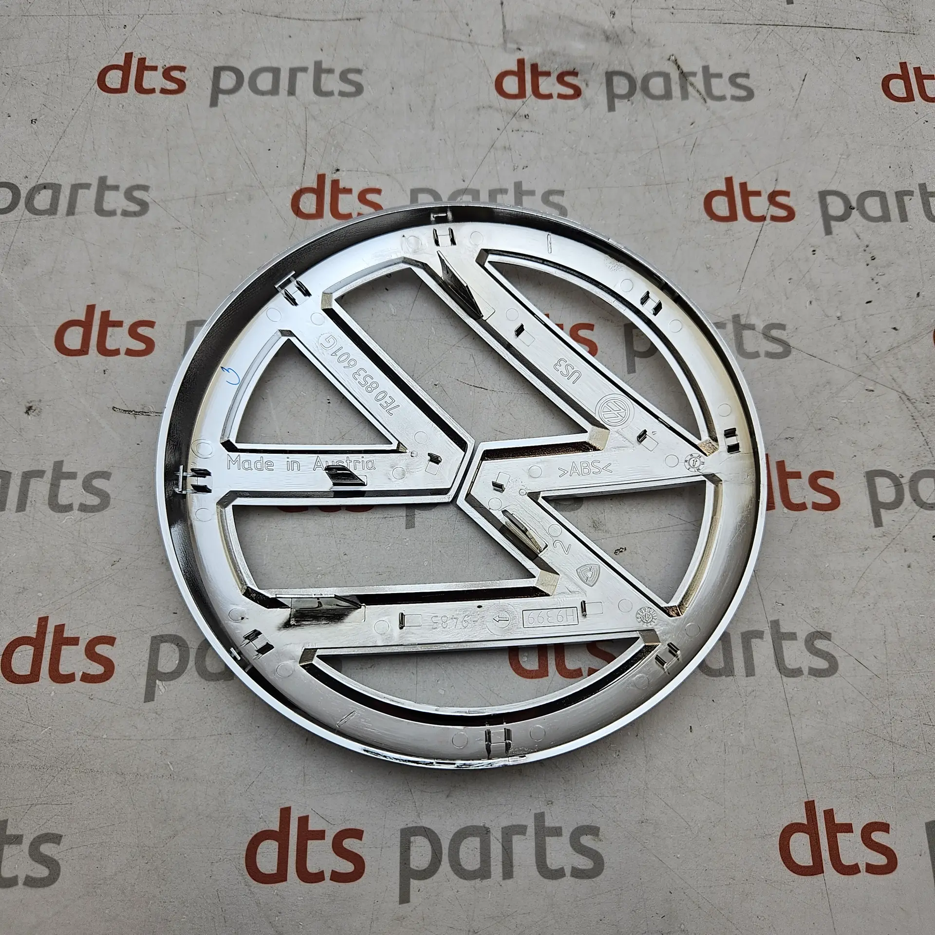 OEM VAG 7E0853601G2ZZ – Front radiator grille emblem badge