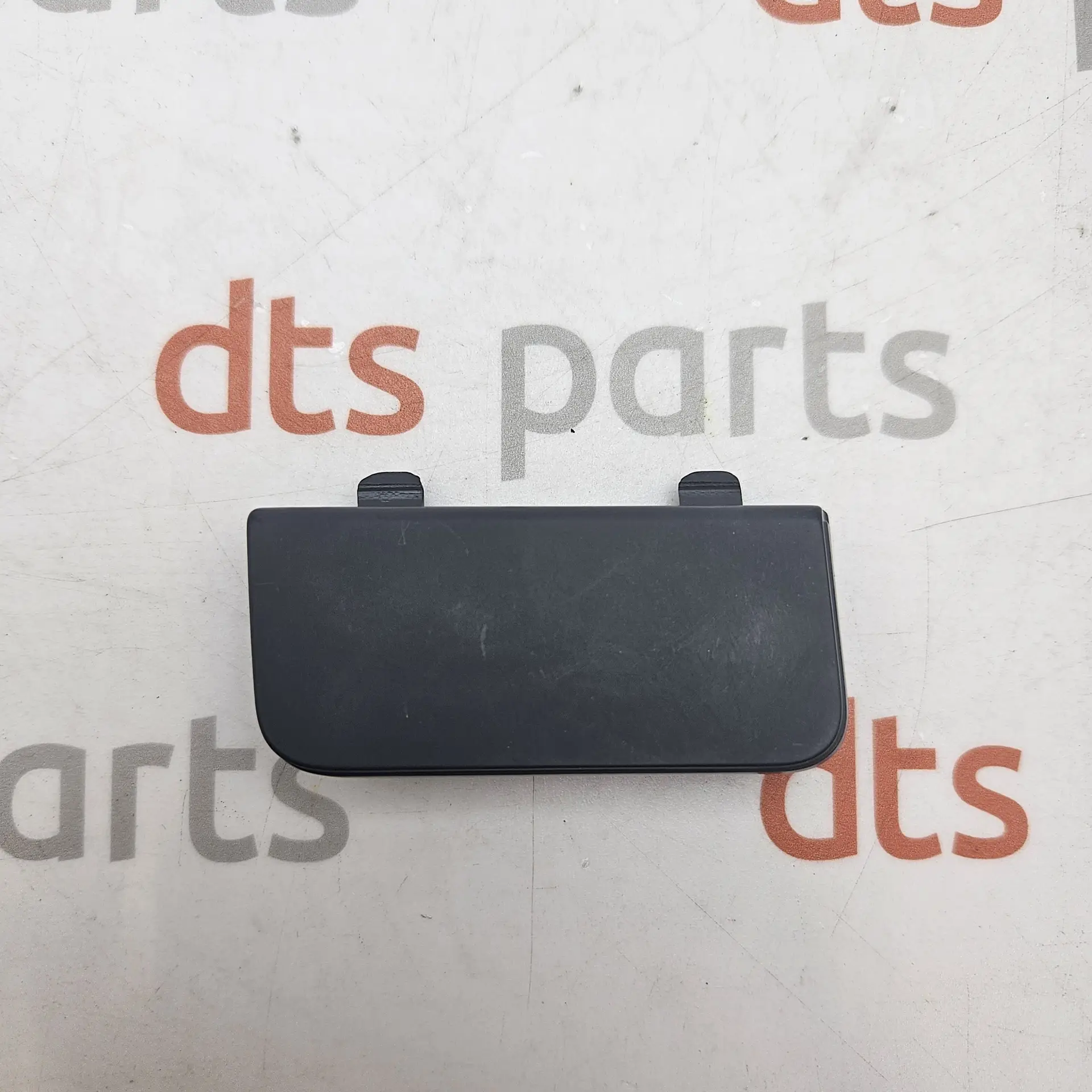 OEM VAG 7L6807156BGRU – Front tow hook cover