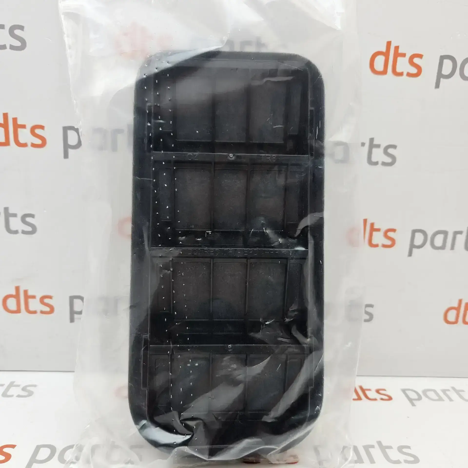 OEM VAG 7N0819465F – Rear bumper ventilation cover